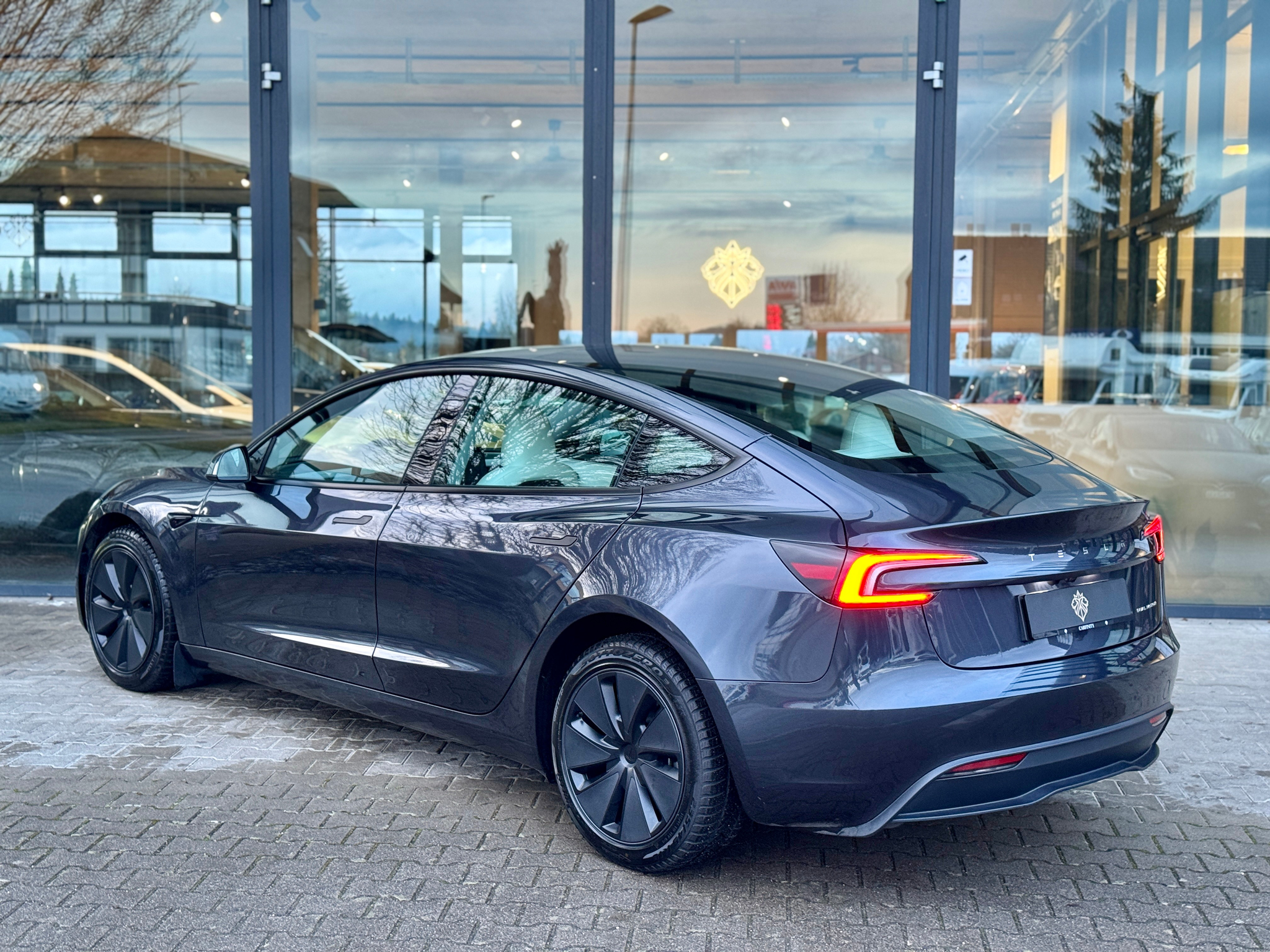 listing desktop thumbnail image 5