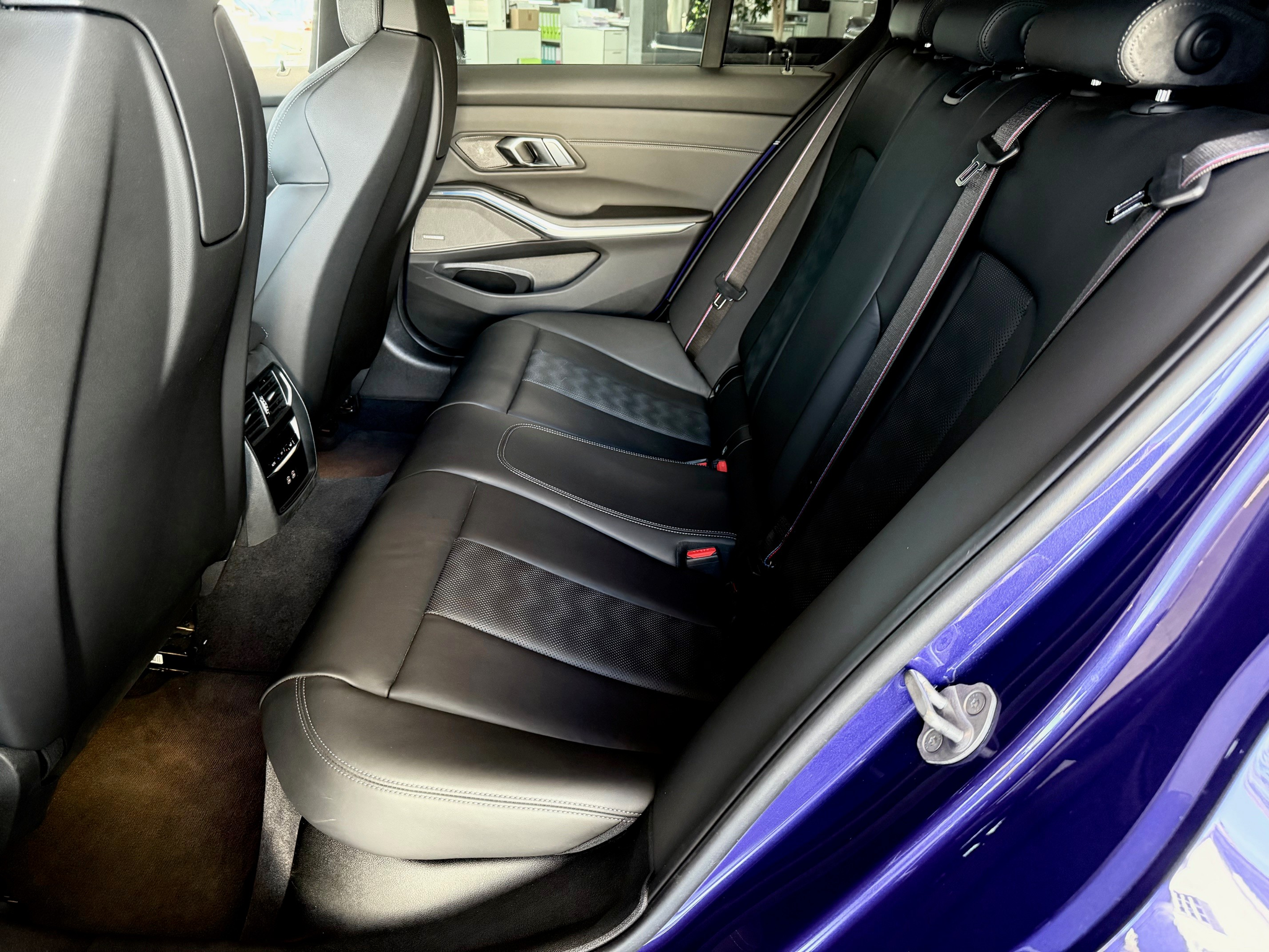 listing desktop thumbnail image 16