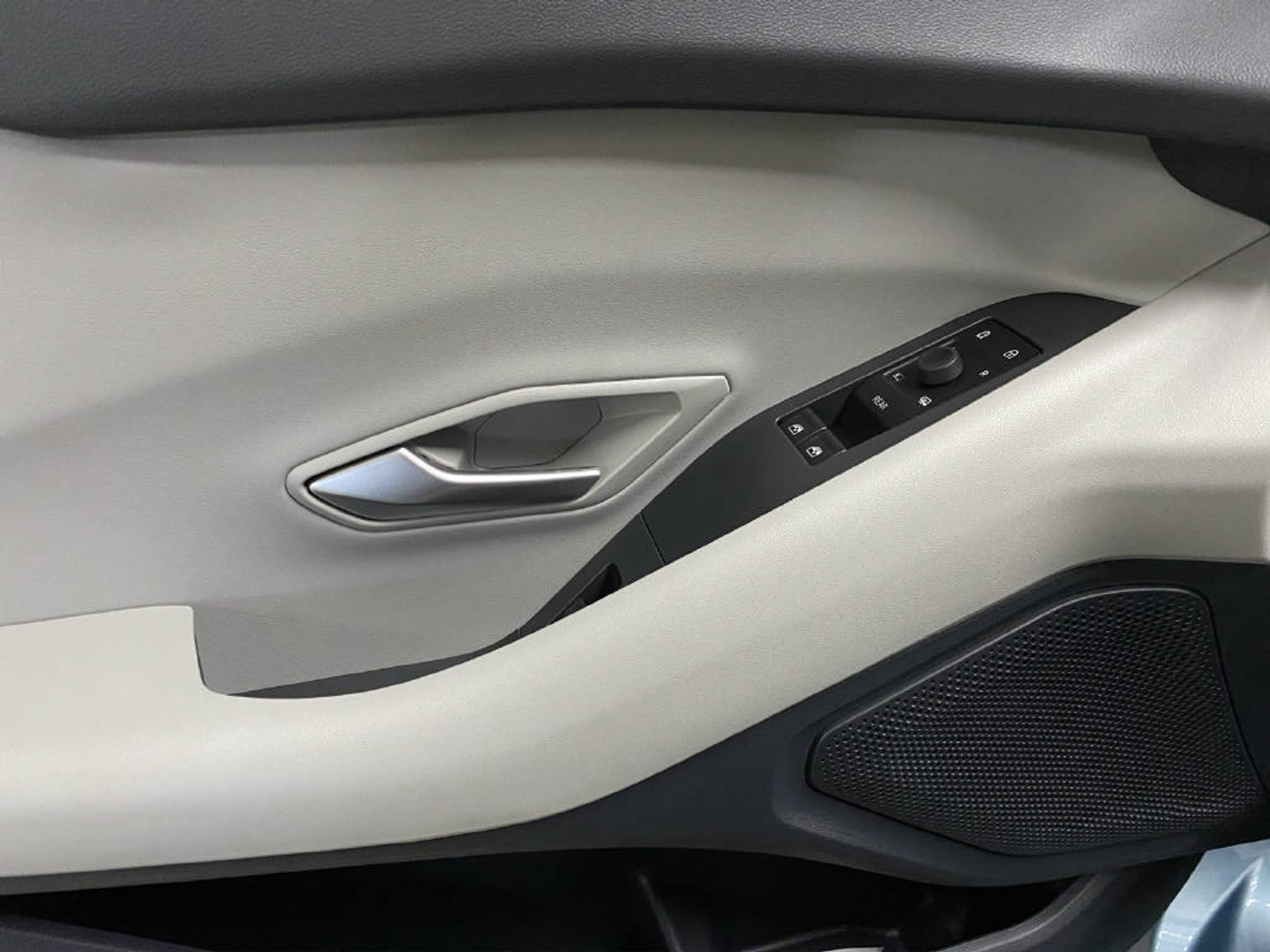 listing desktop thumbnail image 11