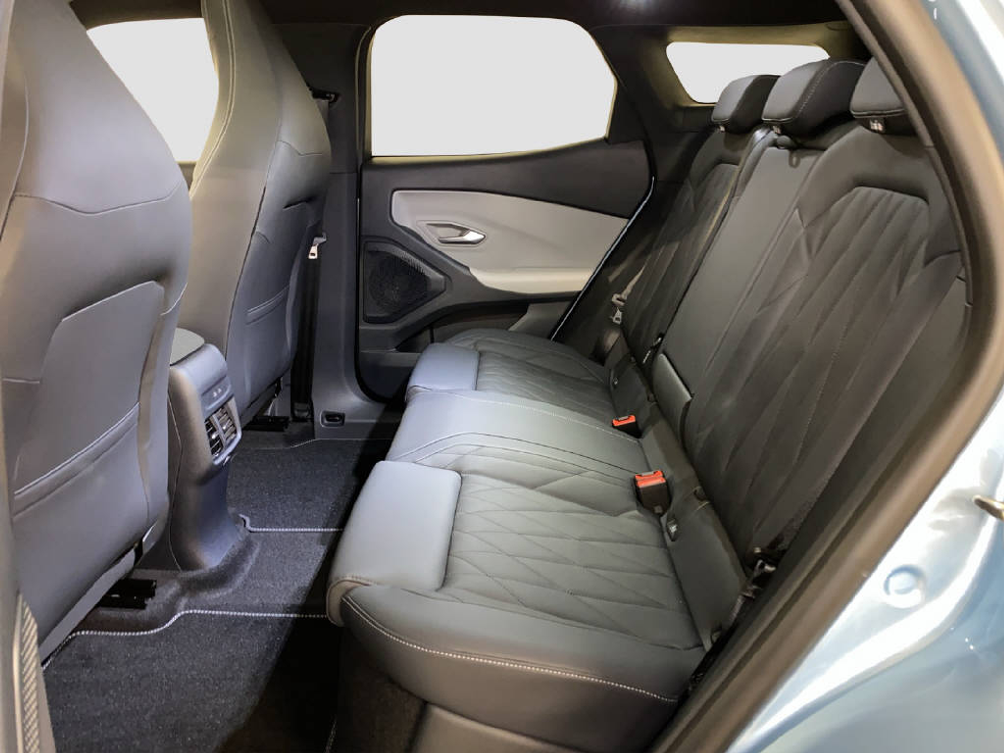 listing desktop thumbnail image 12