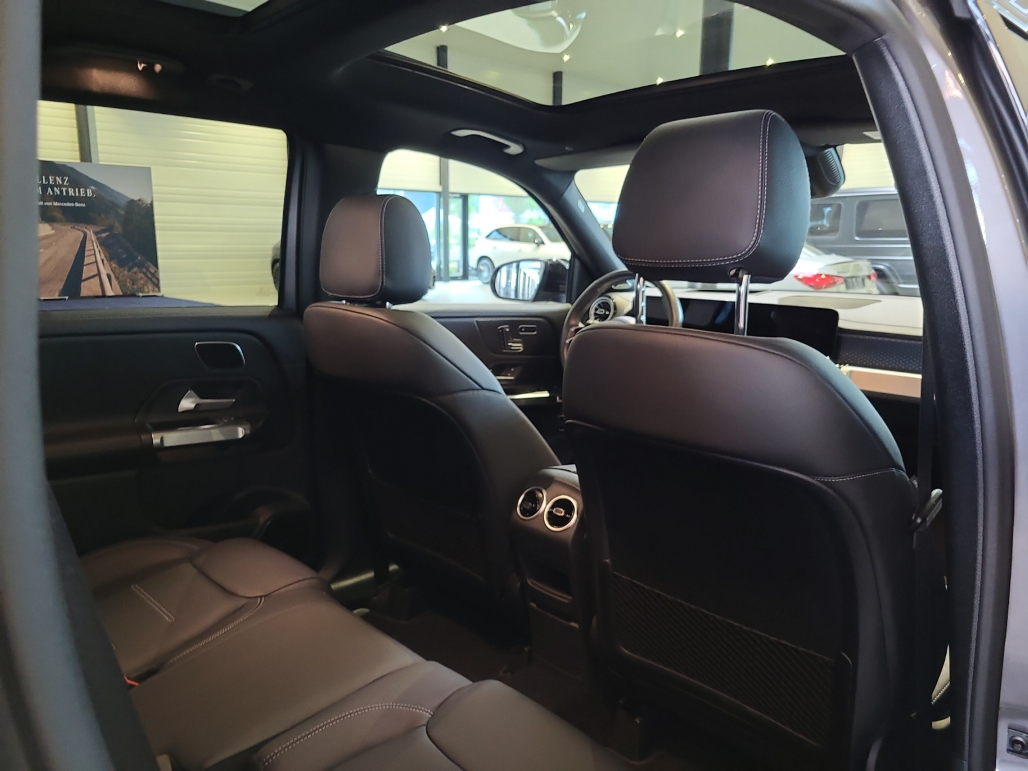 listing desktop thumbnail image 15