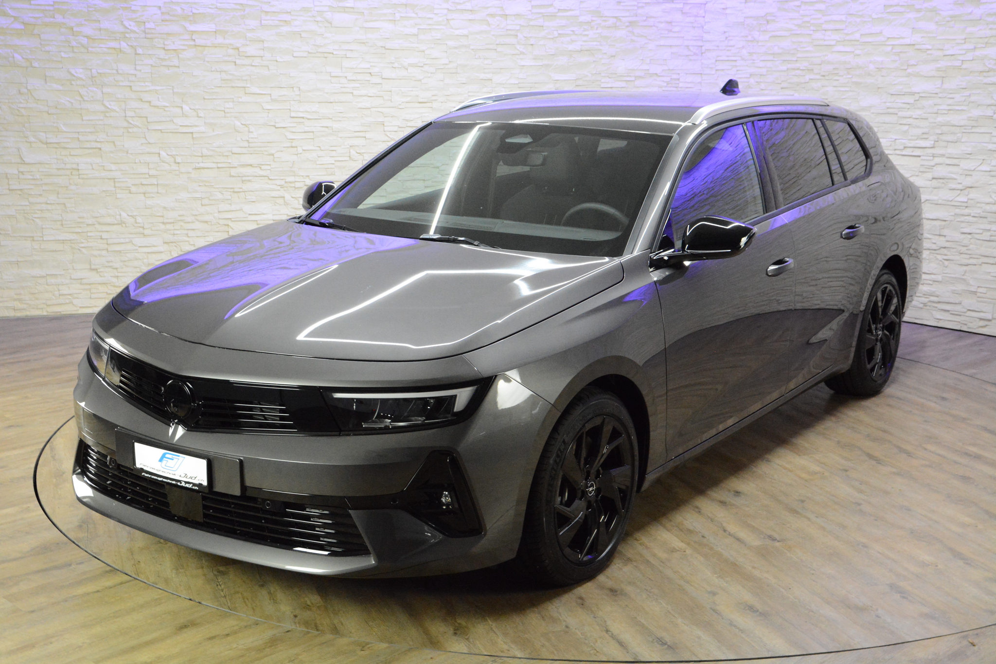 listing desktop thumbnail image 6