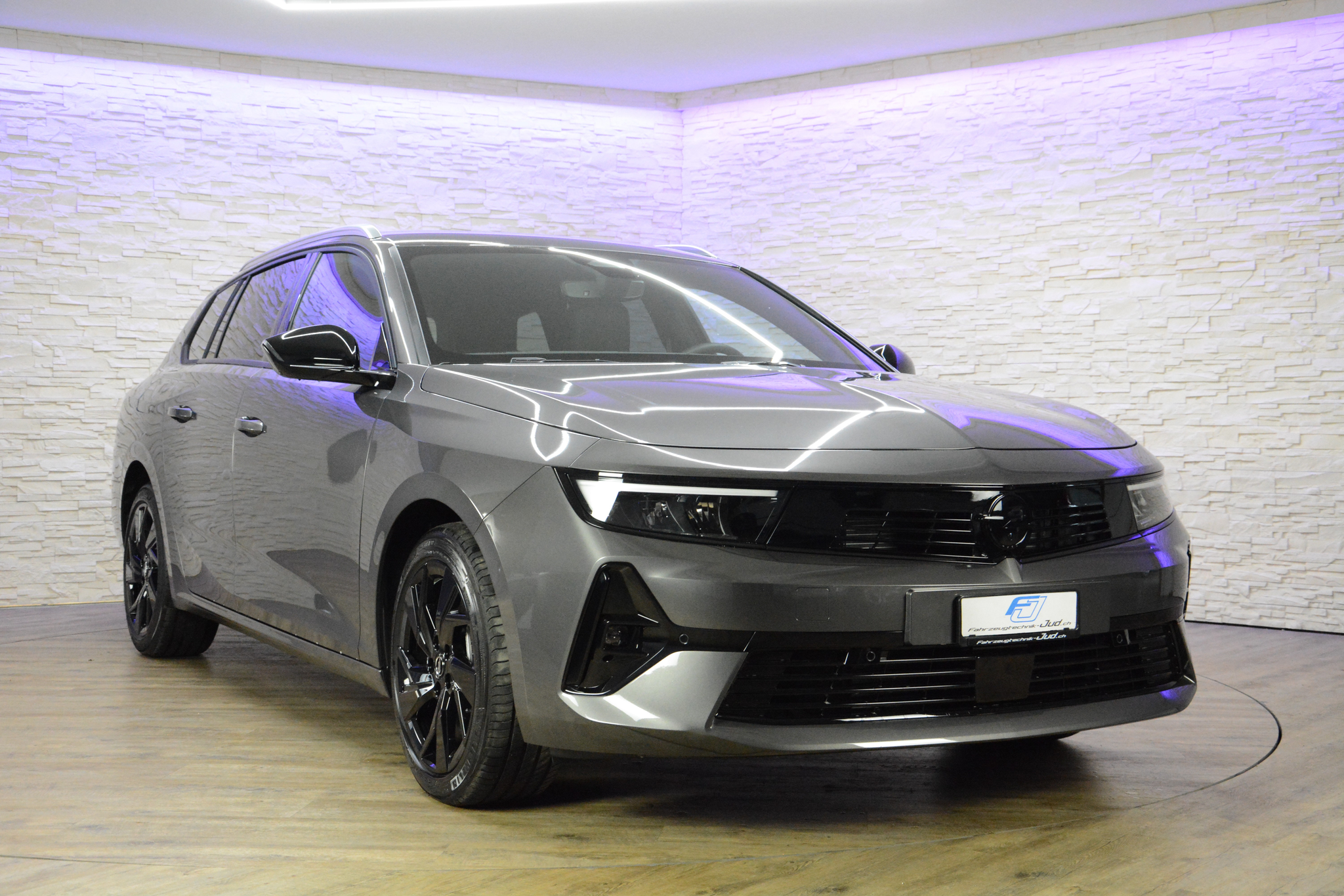 listing desktop thumbnail image 1