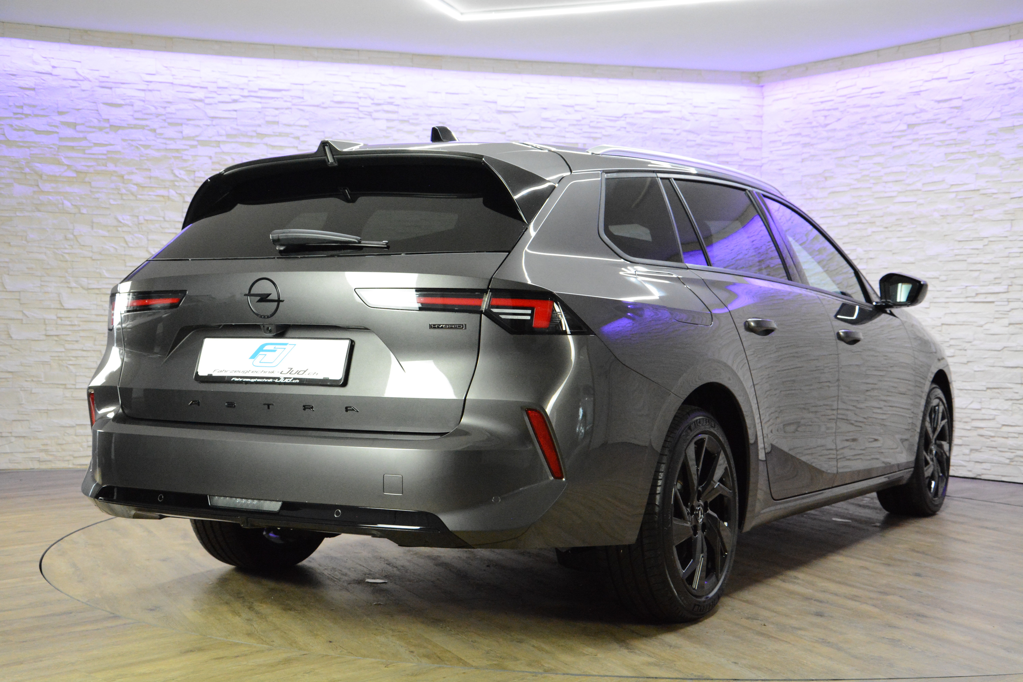 listing desktop thumbnail image 4