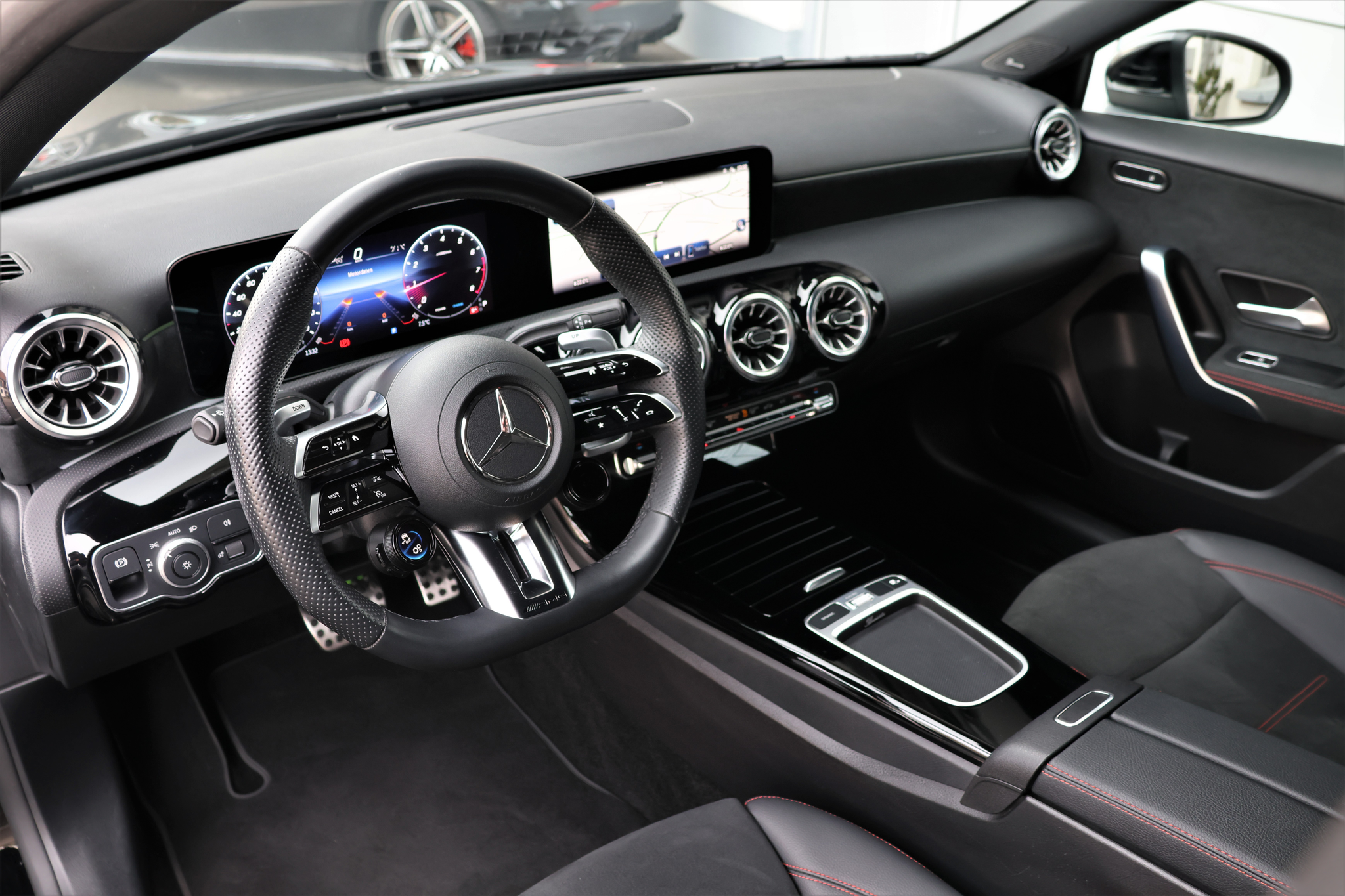 listing desktop thumbnail image 10