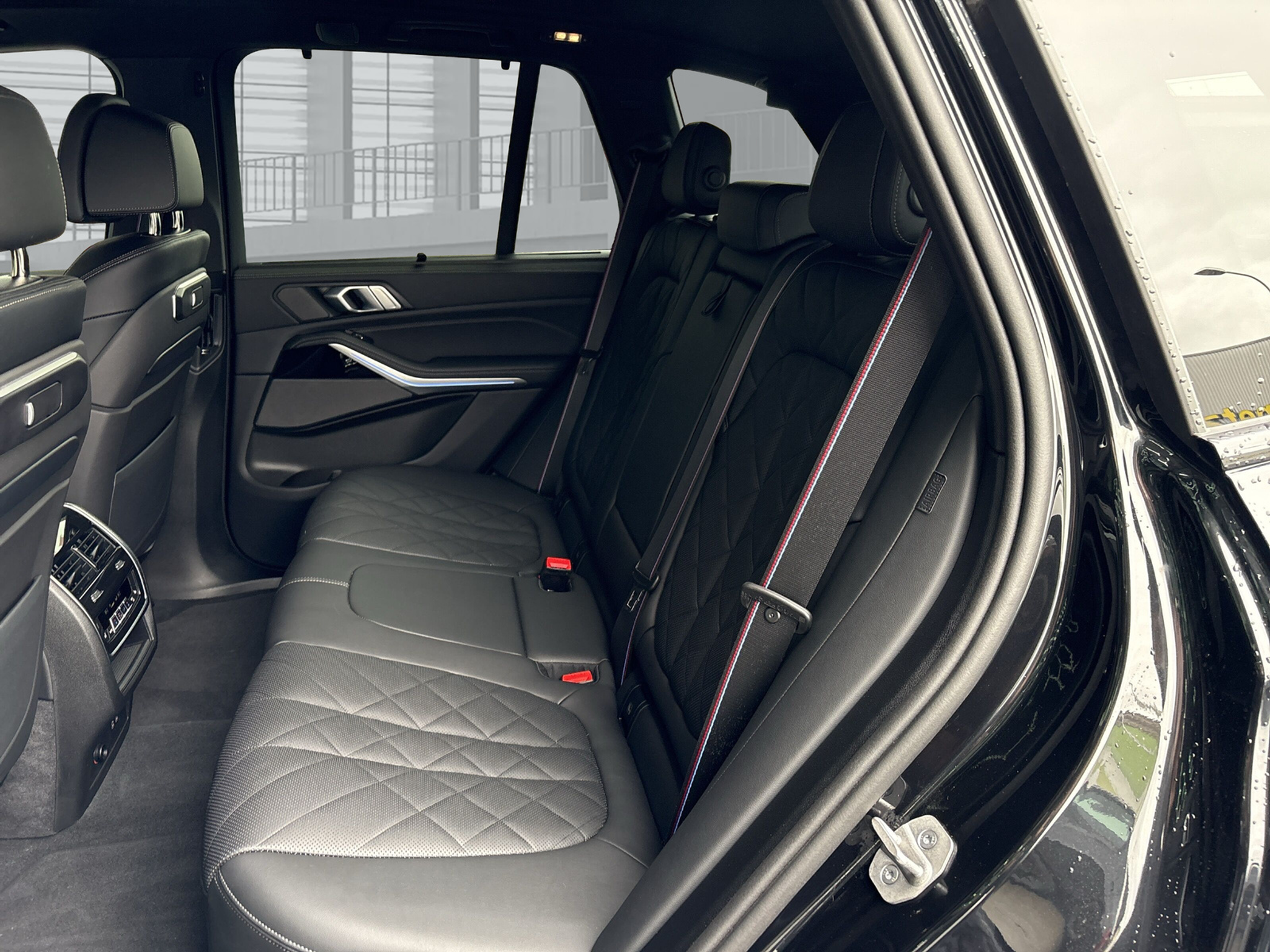 listing desktop thumbnail image 11