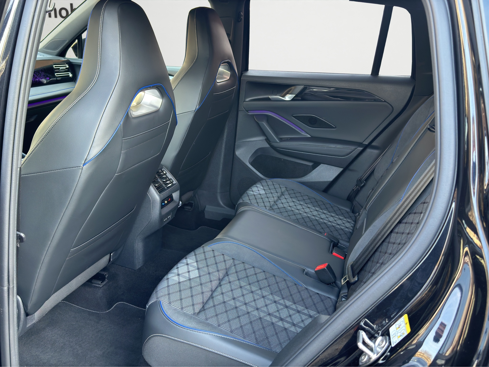 listing desktop thumbnail image 16