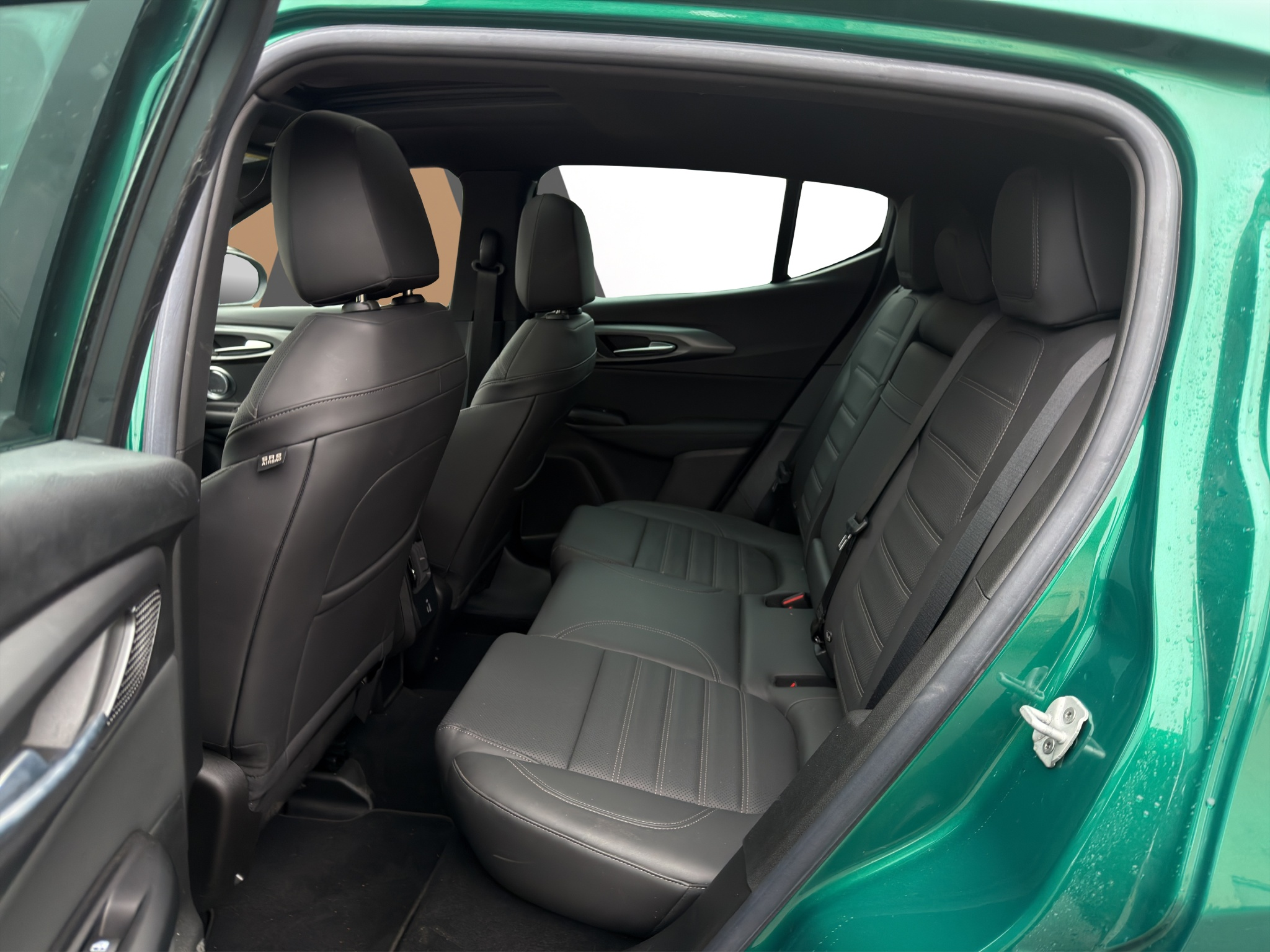 listing desktop thumbnail image 12