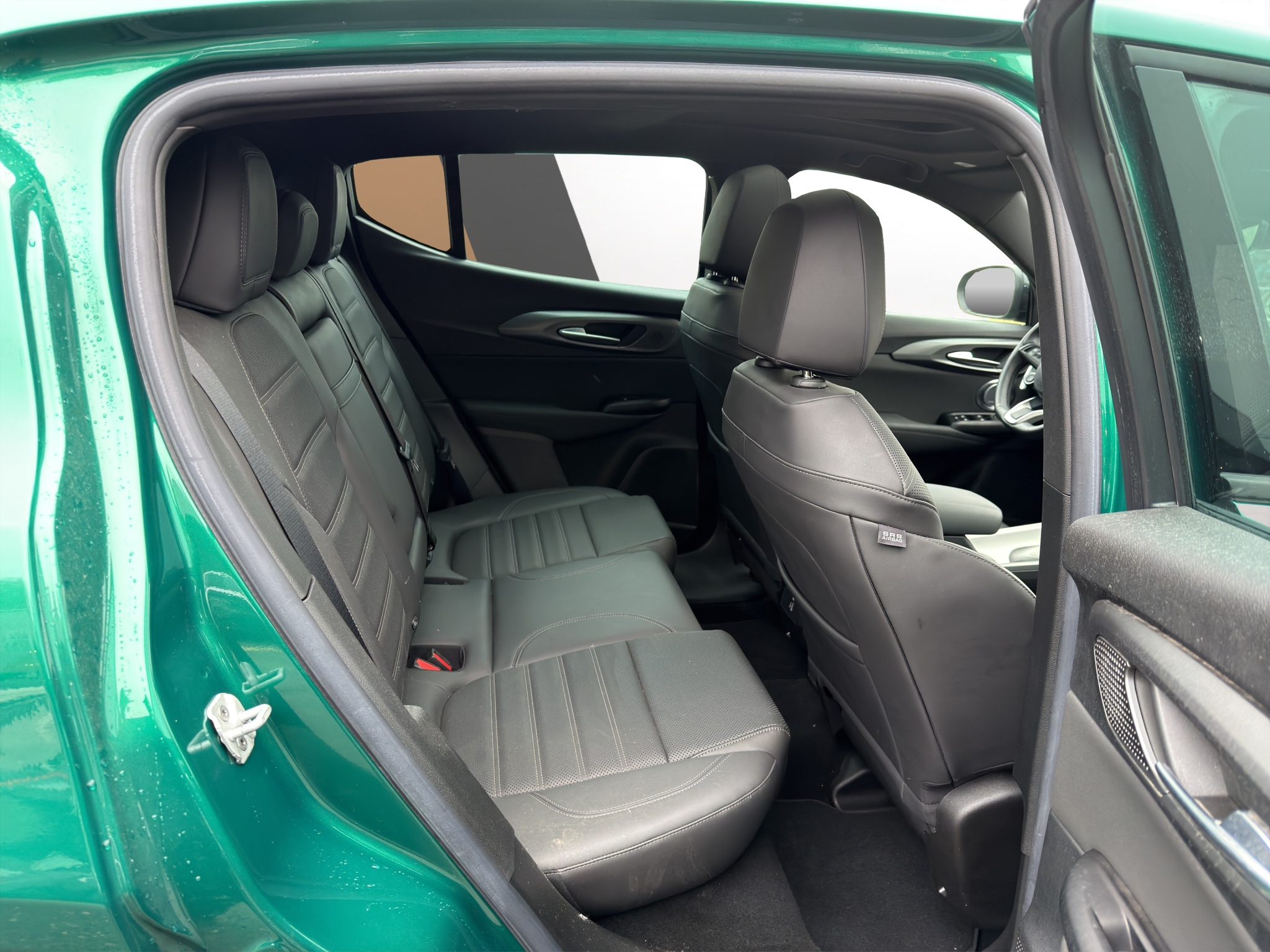 listing desktop thumbnail image 11