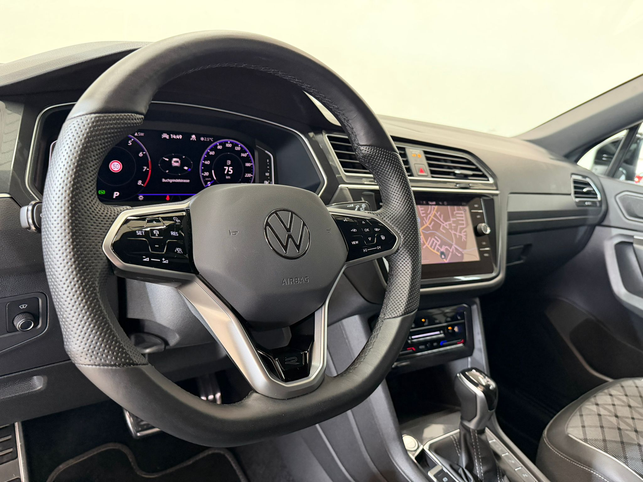 listing desktop thumbnail image 6