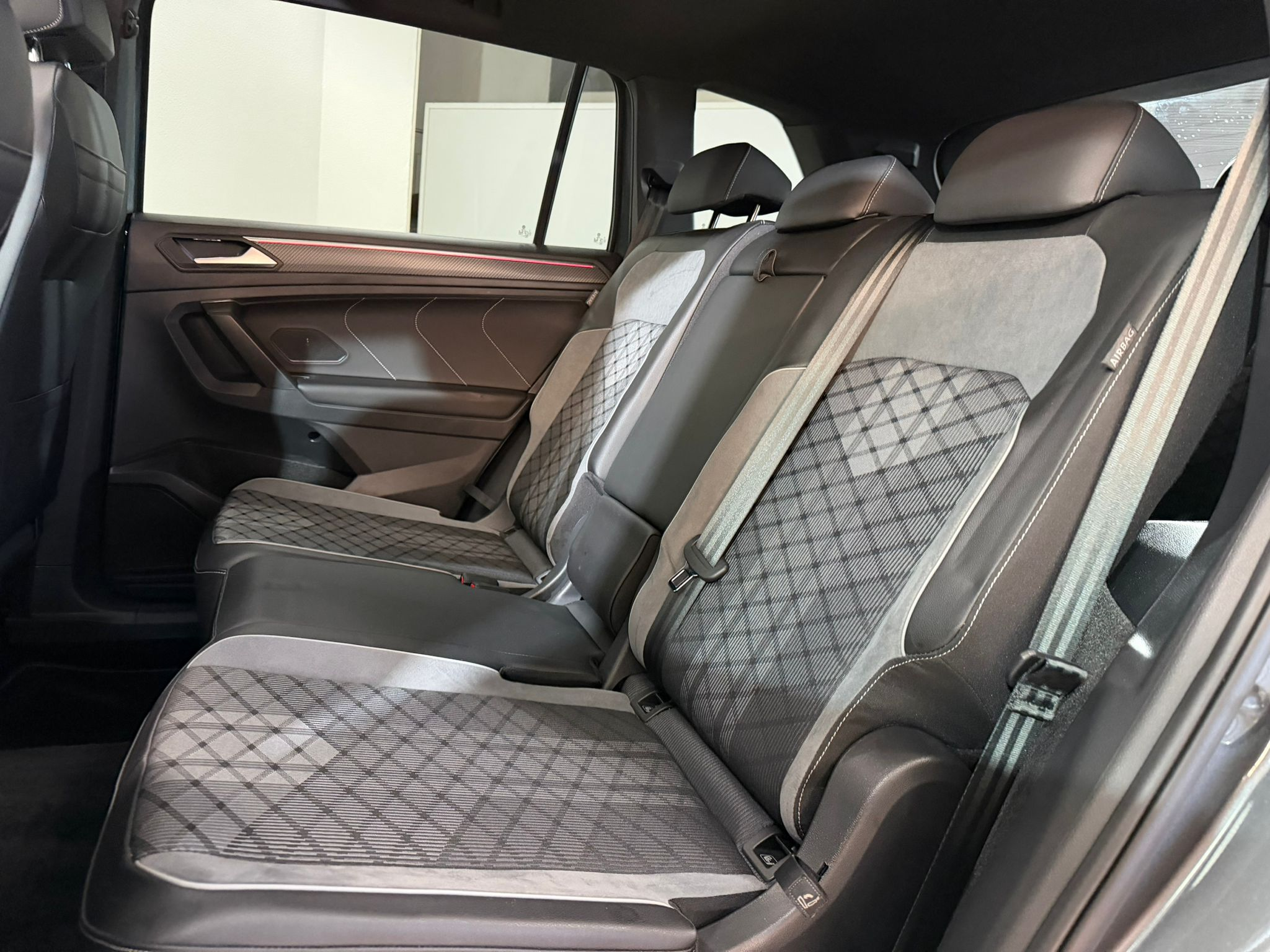 listing desktop thumbnail image 10