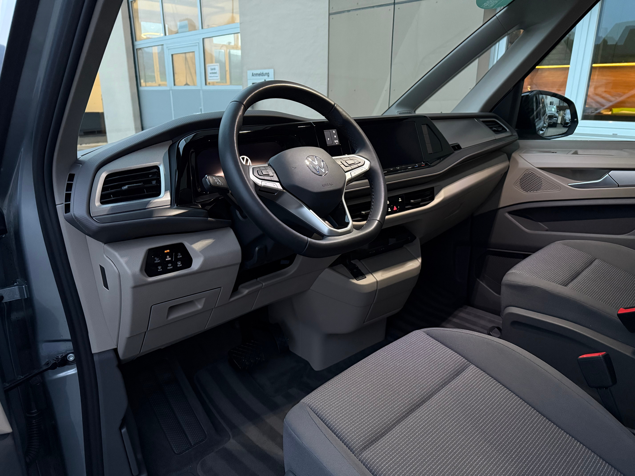 listing desktop thumbnail image 11