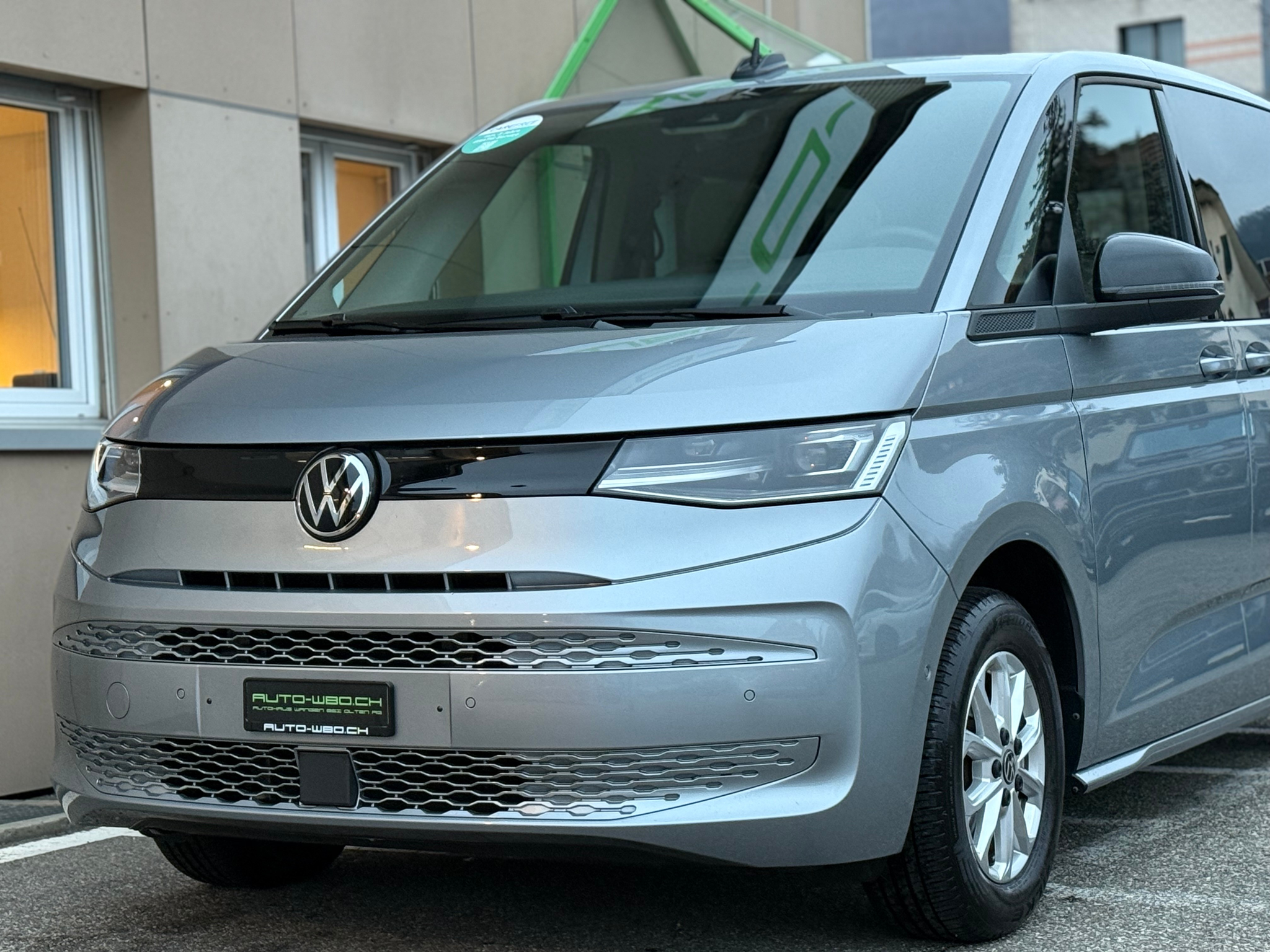 listing desktop thumbnail image 9