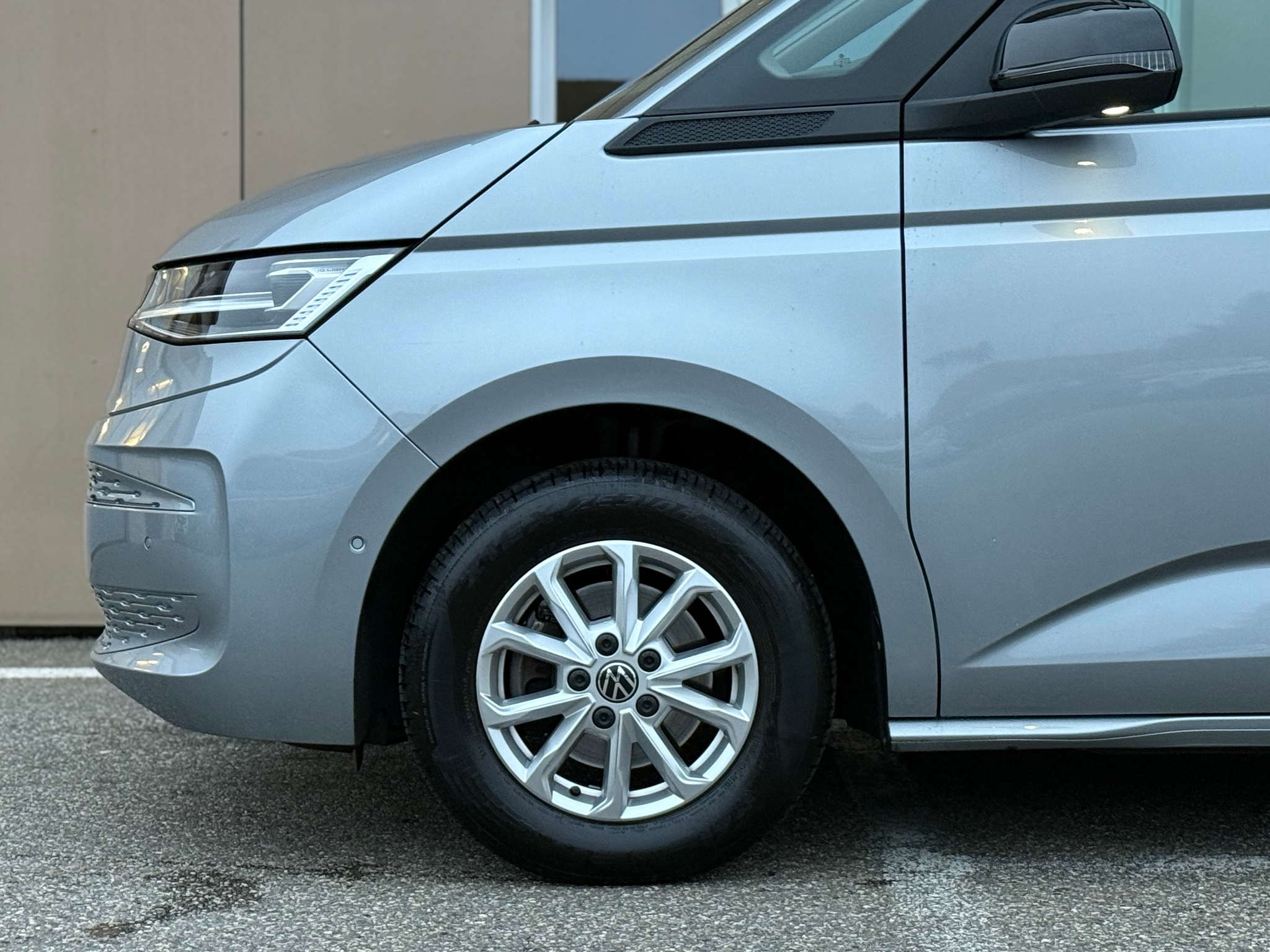 listing desktop thumbnail image 8