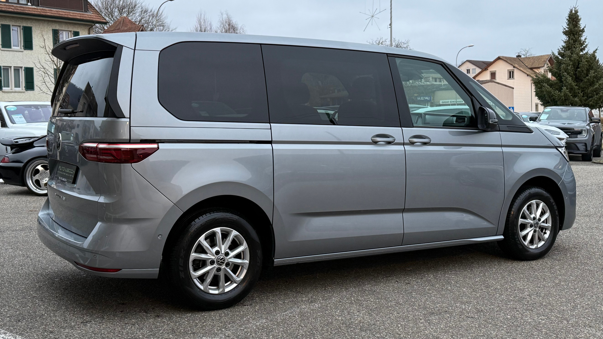 listing desktop thumbnail image 4