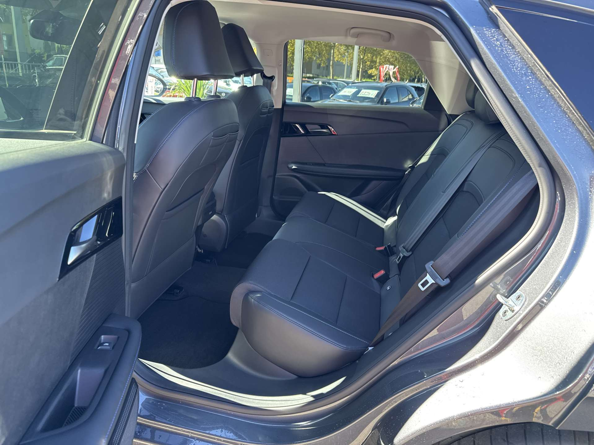 listing desktop thumbnail image 6