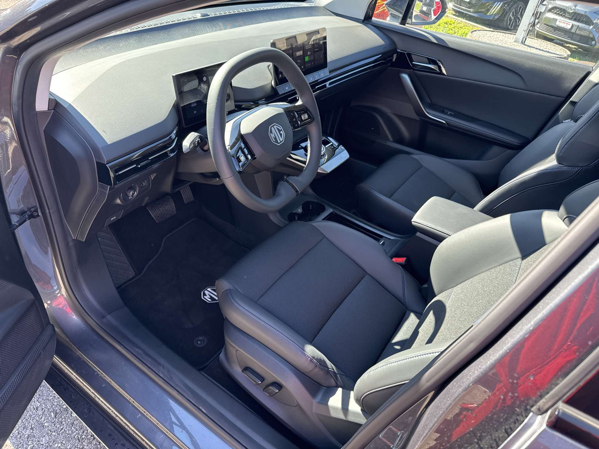 listing desktop thumbnail image 5