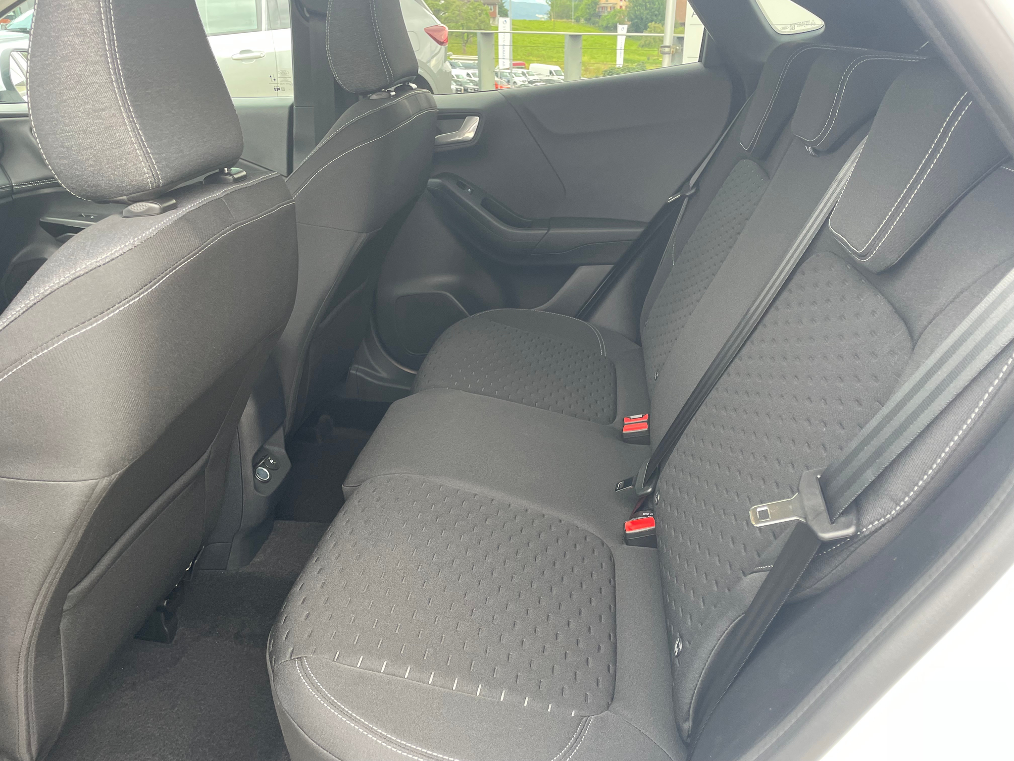 listing desktop thumbnail image 17