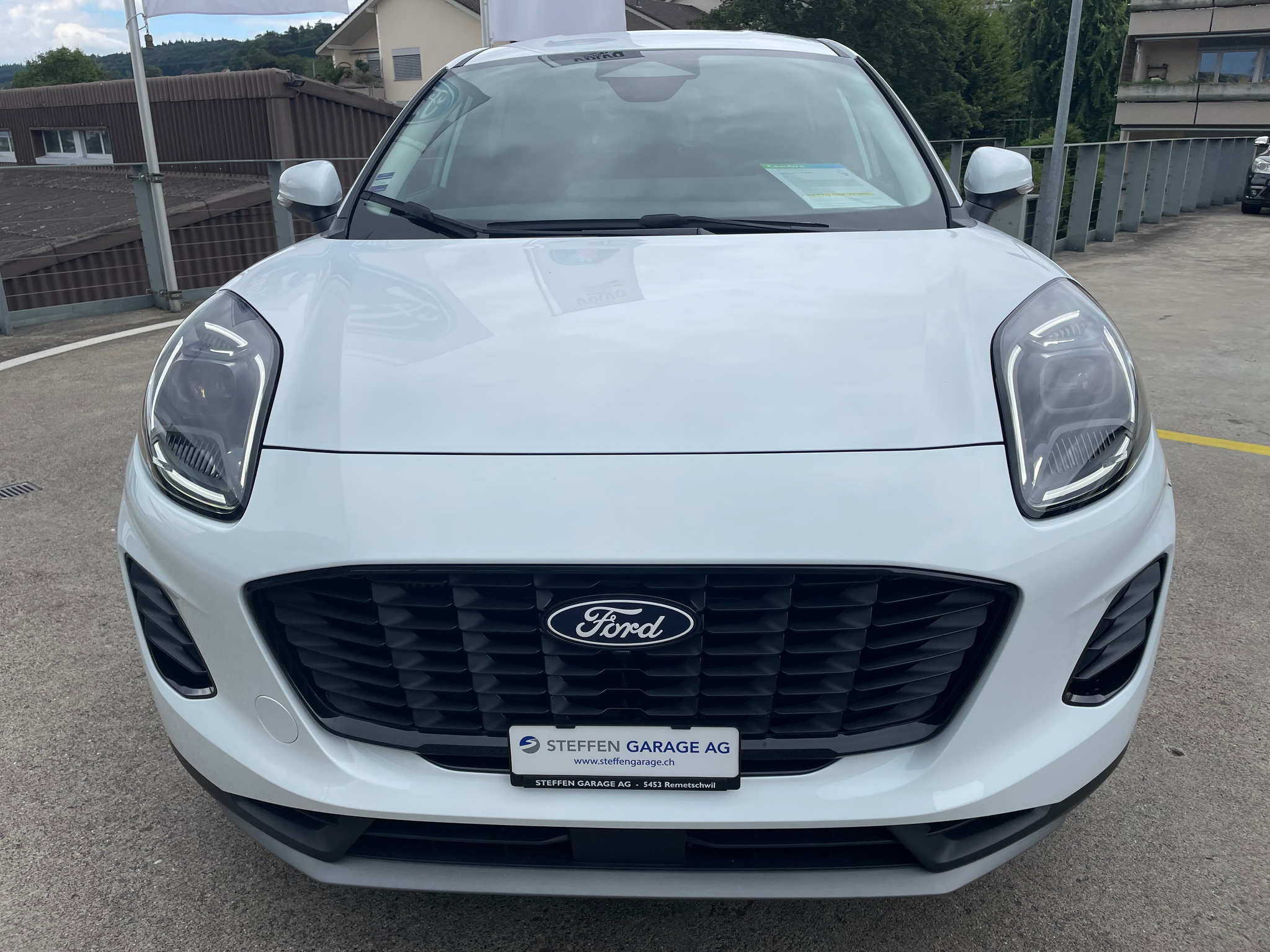 listing desktop thumbnail image 1