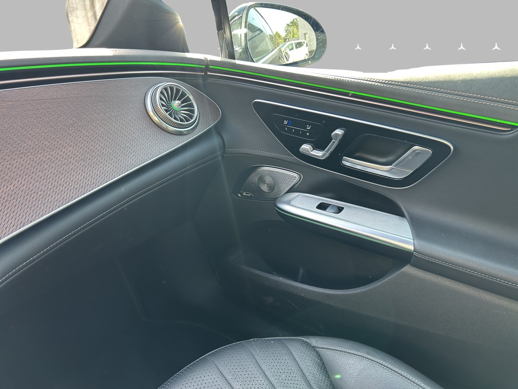 listing desktop thumbnail image 15