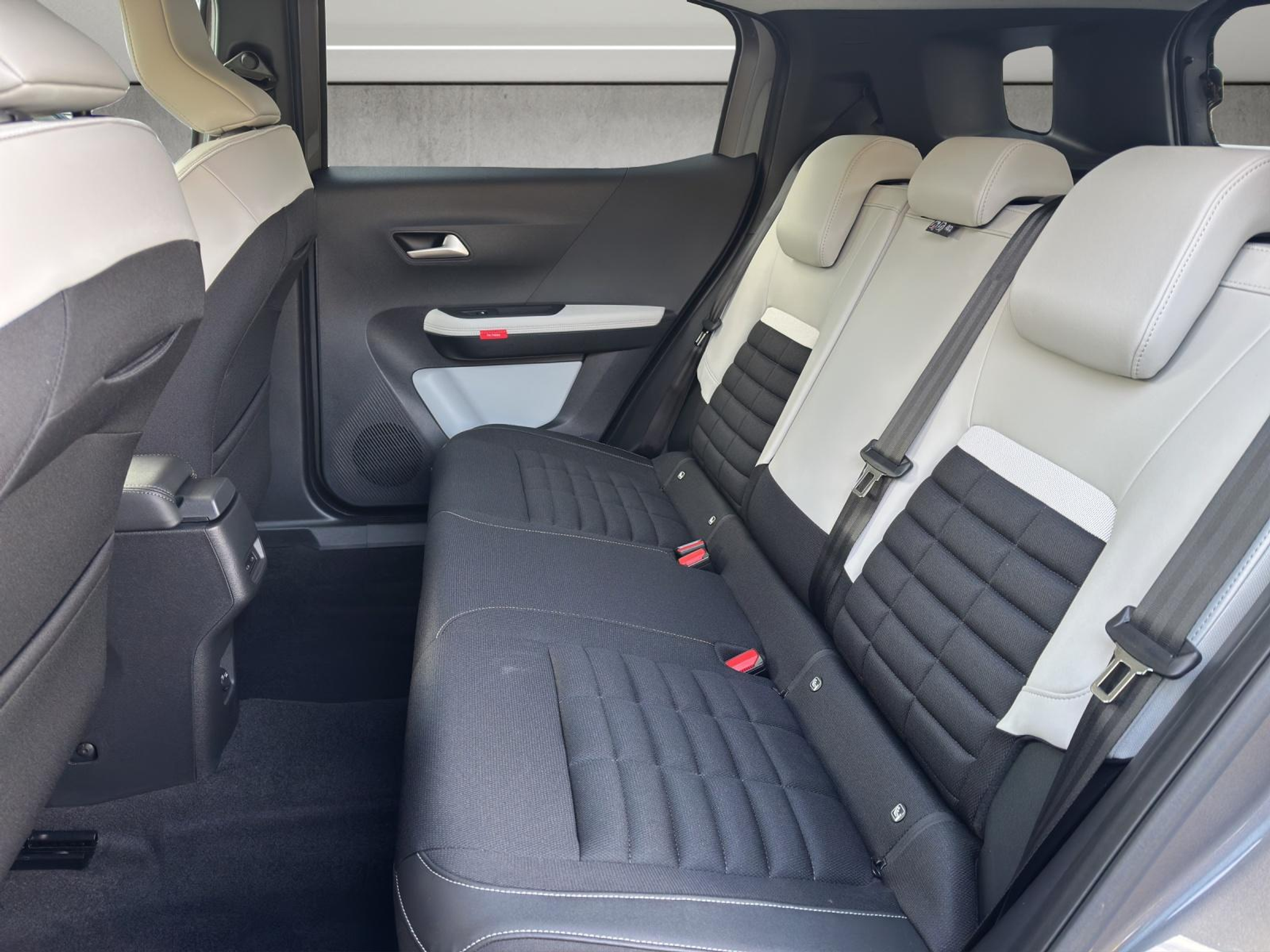 listing desktop thumbnail image 16