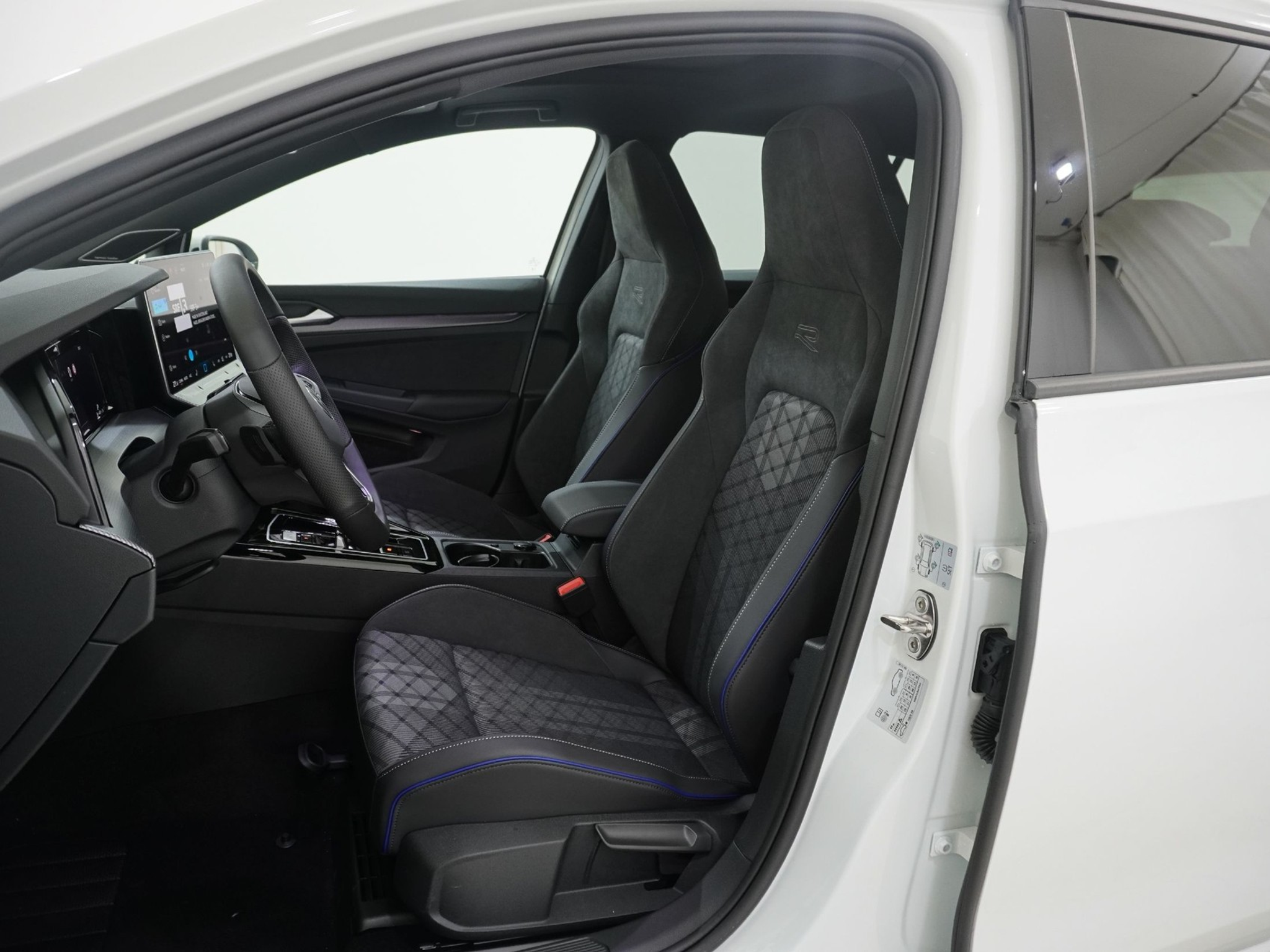 listing desktop thumbnail image 9