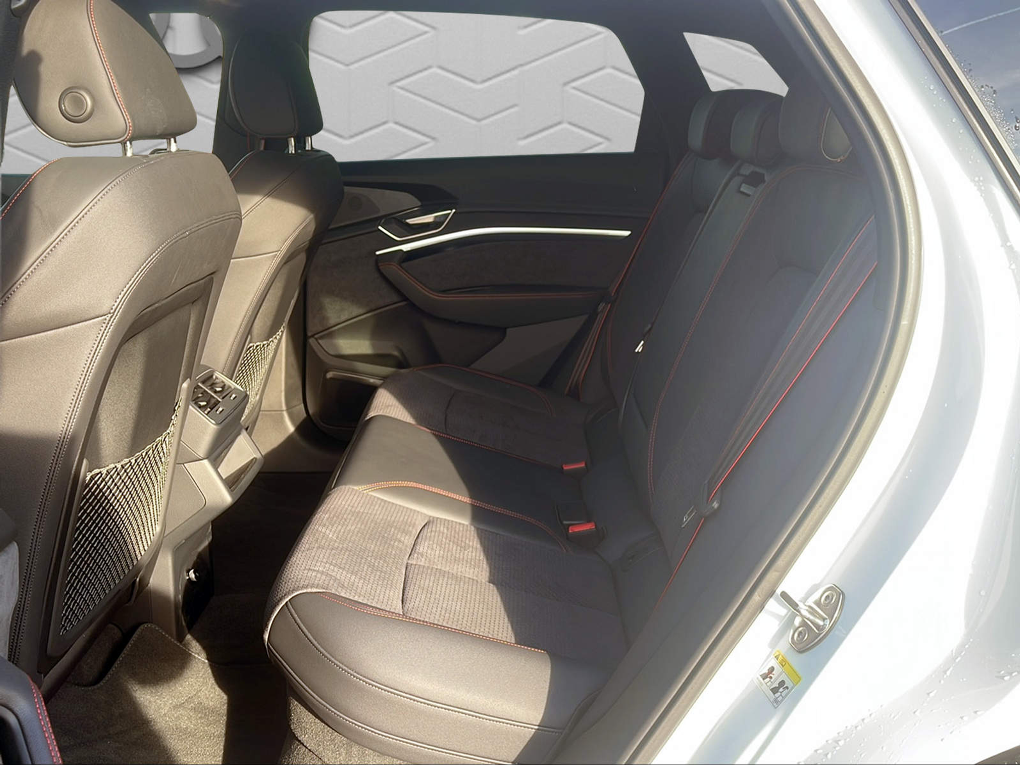 listing desktop thumbnail image 6