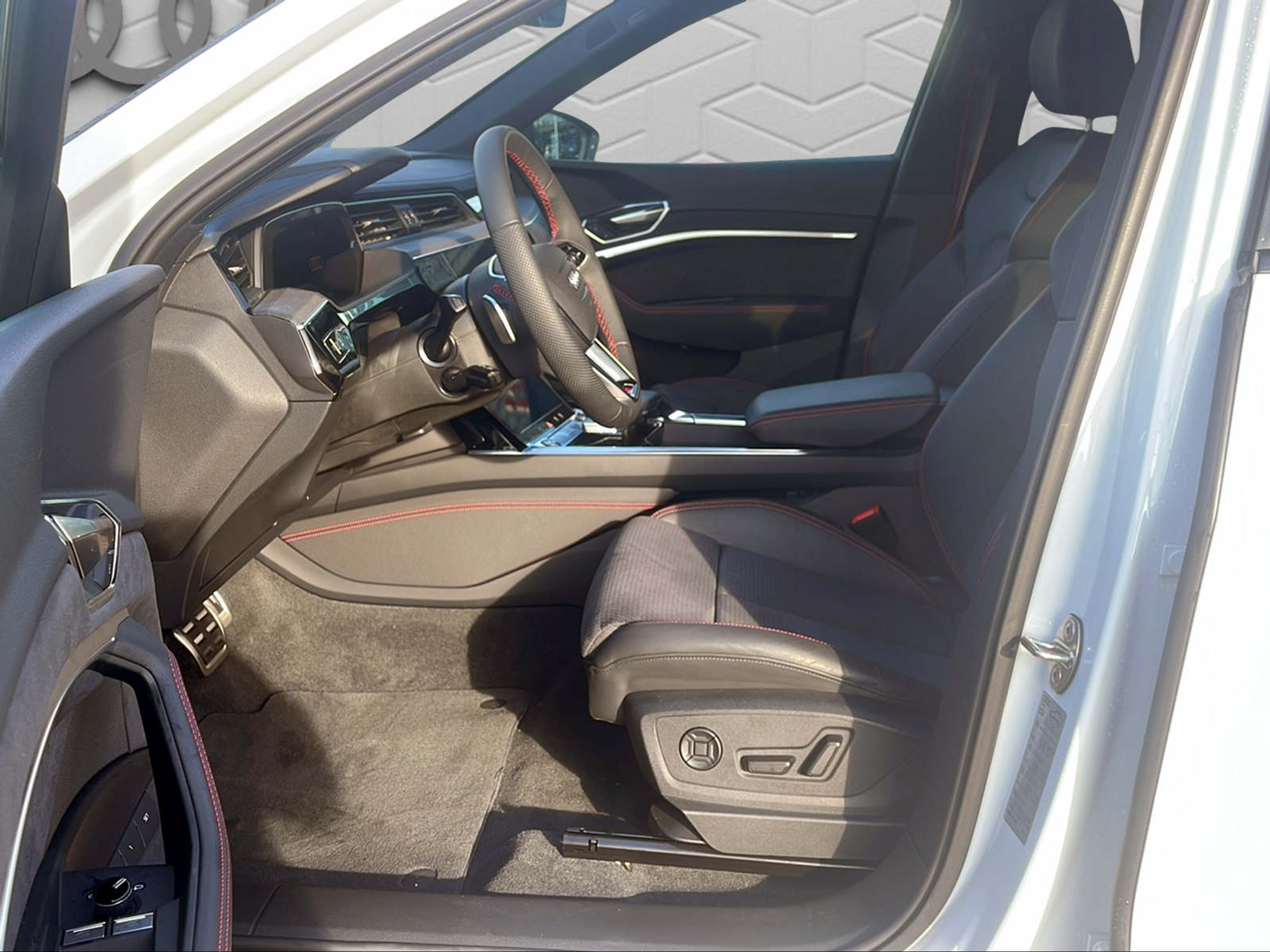 listing desktop thumbnail image 4