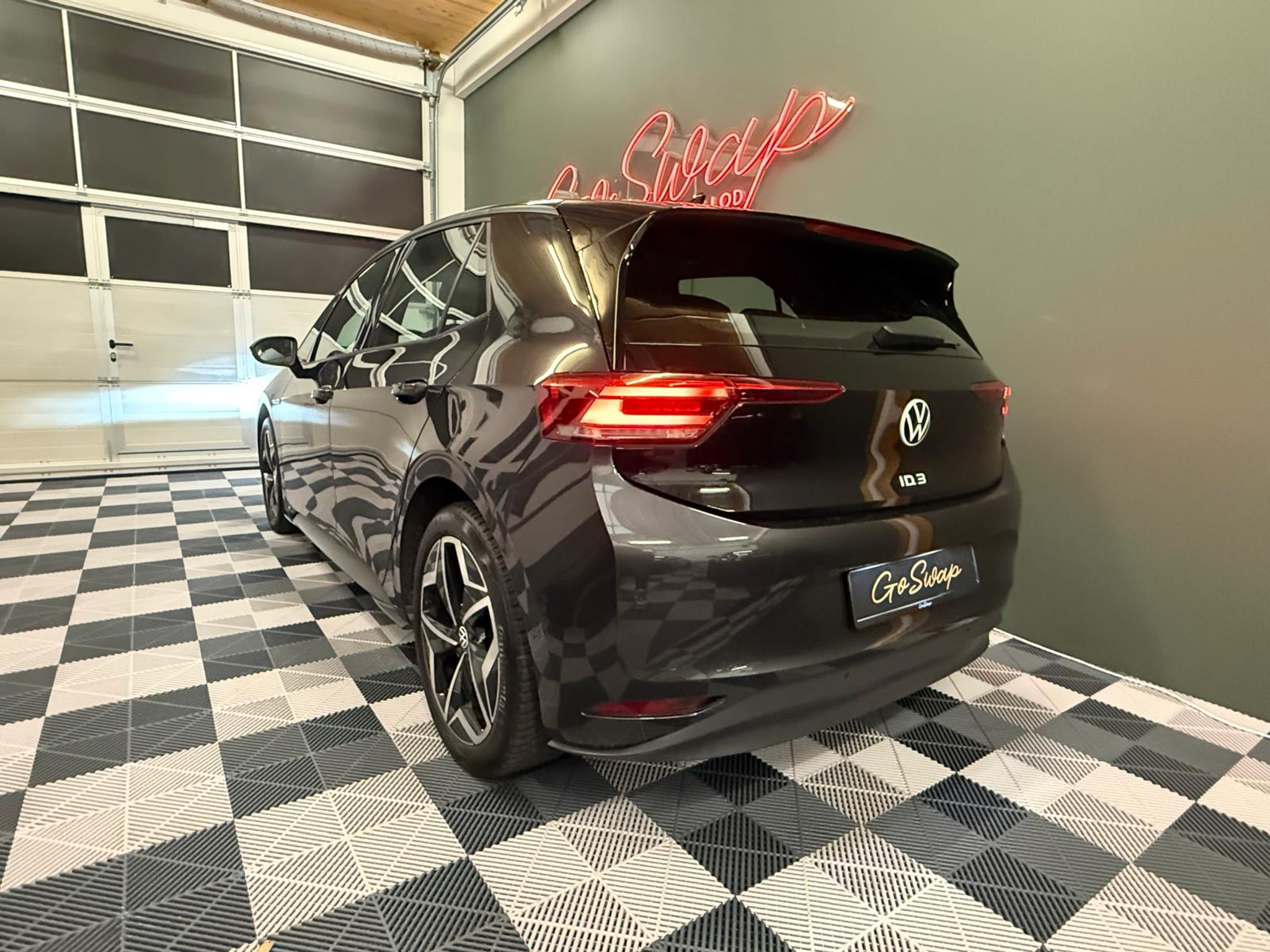 listing desktop thumbnail image 3