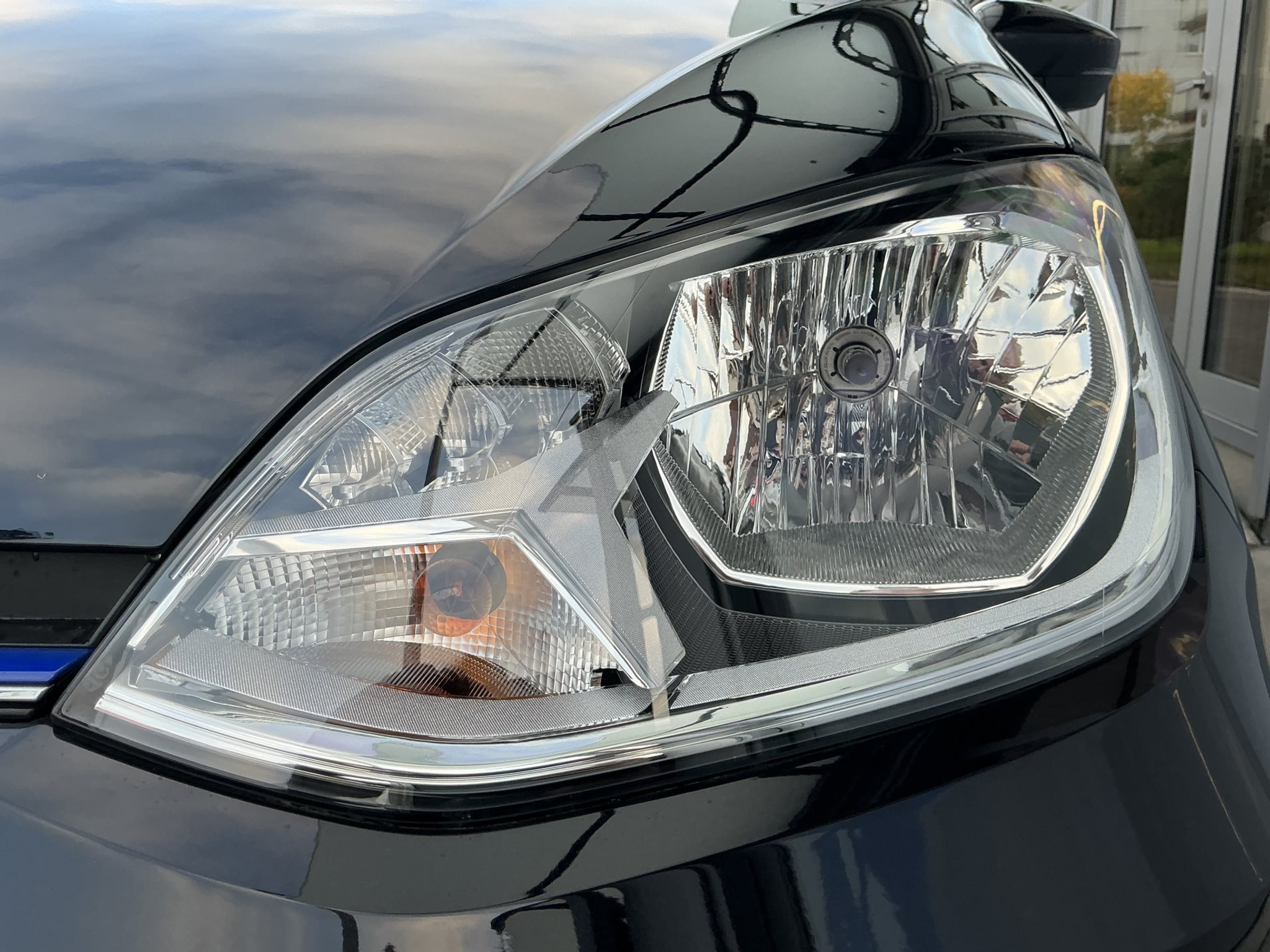 listing desktop thumbnail image 6