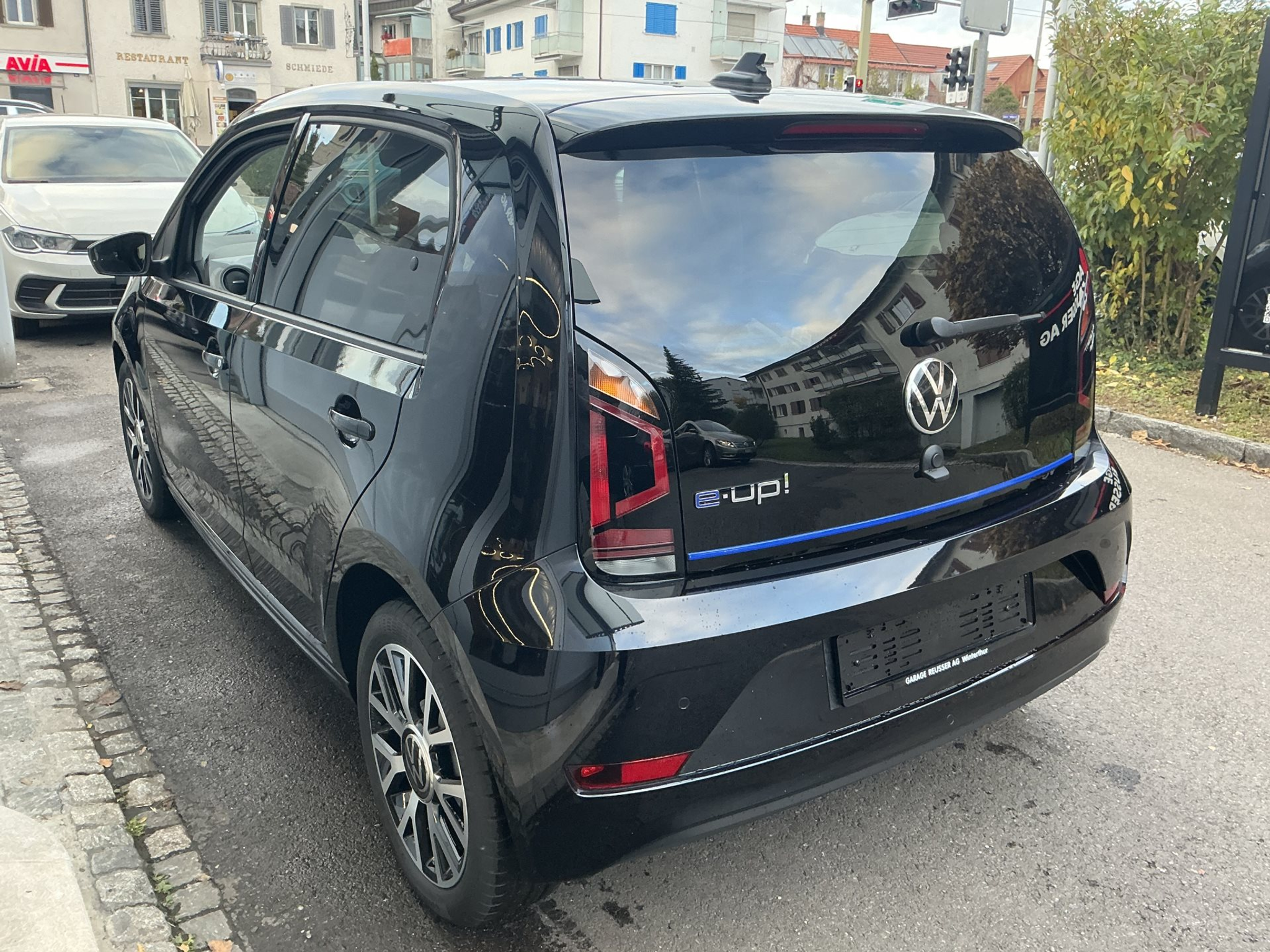 listing desktop thumbnail image 5