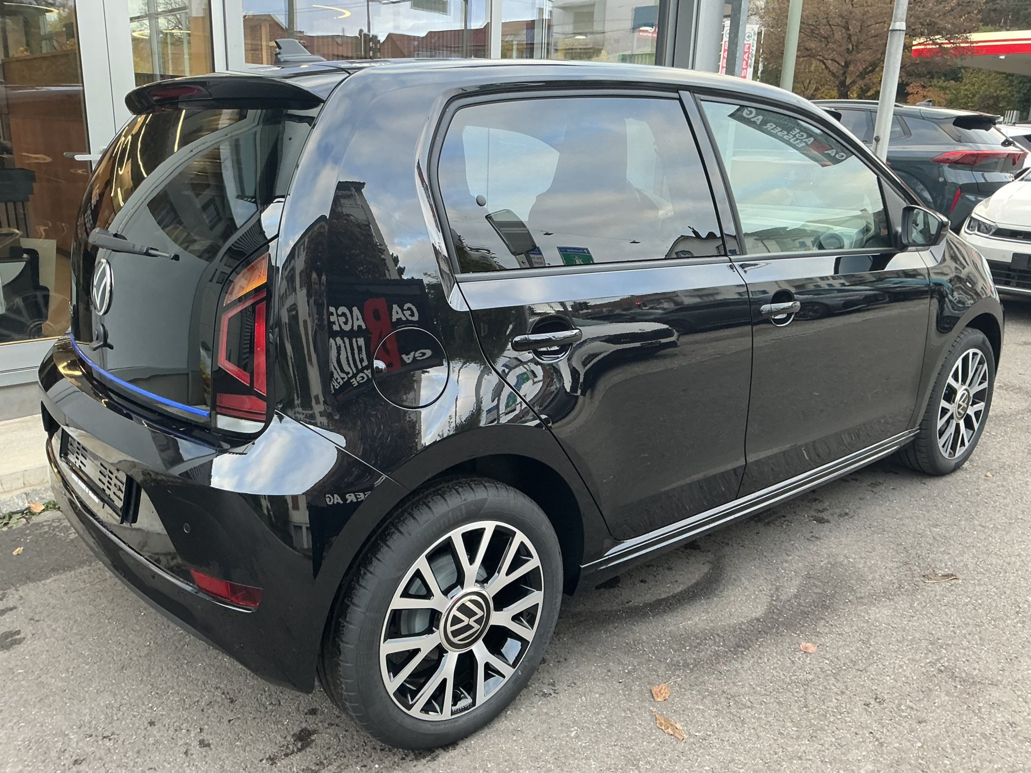 listing desktop thumbnail image 3