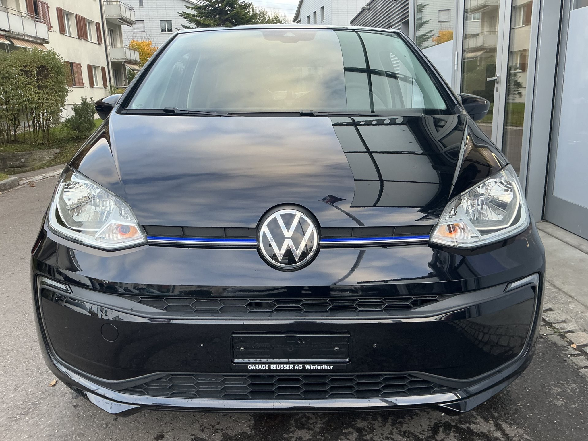 listing desktop thumbnail image 1