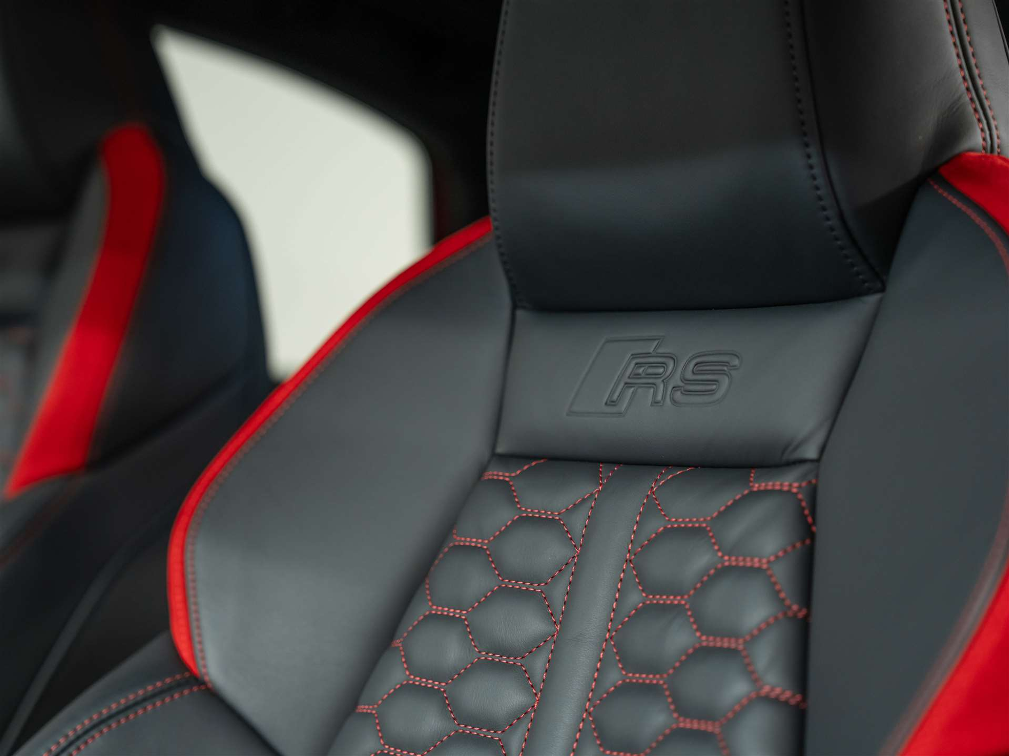 listing desktop thumbnail image 12