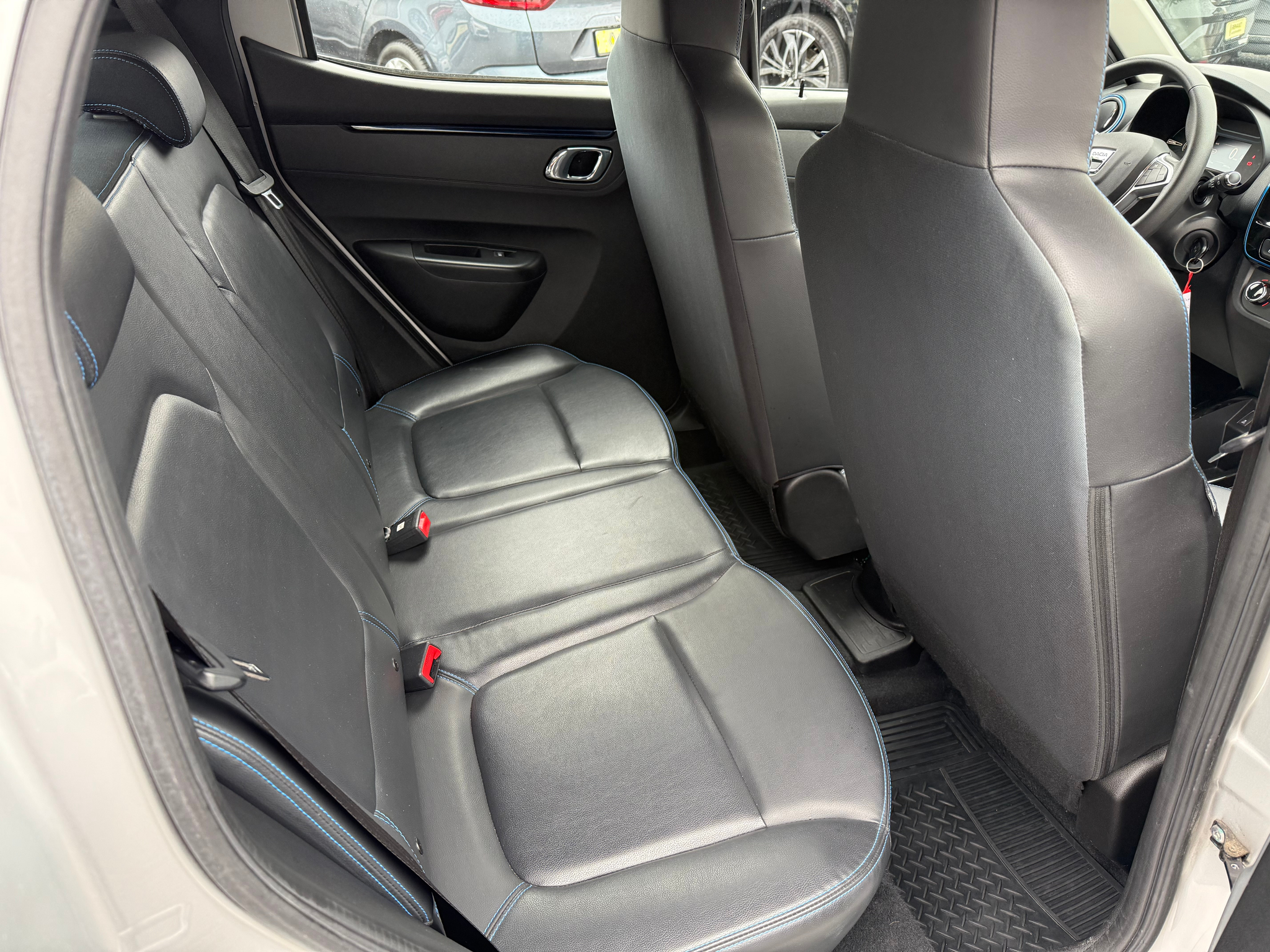 listing desktop thumbnail image 11