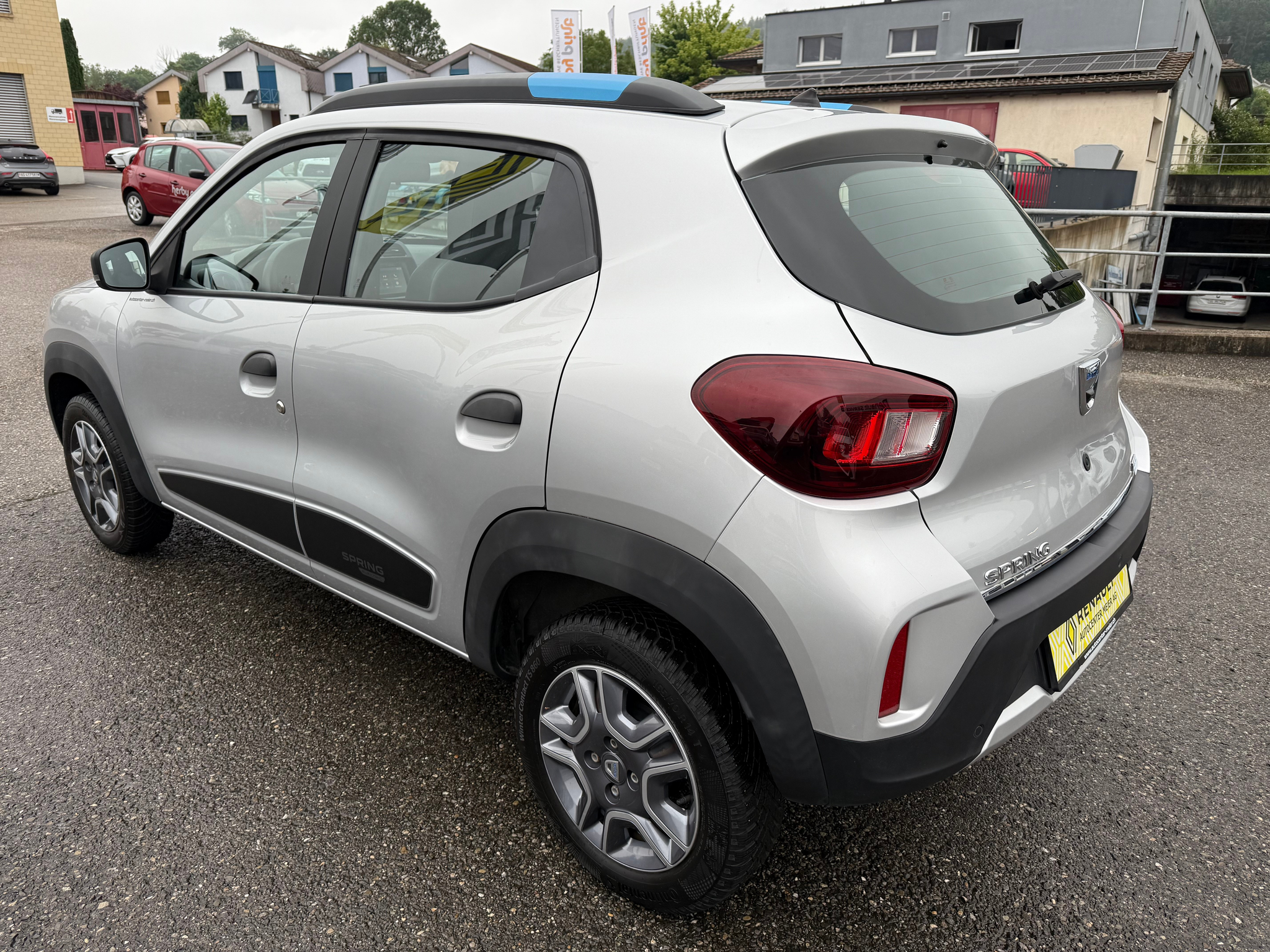 listing desktop thumbnail image 3