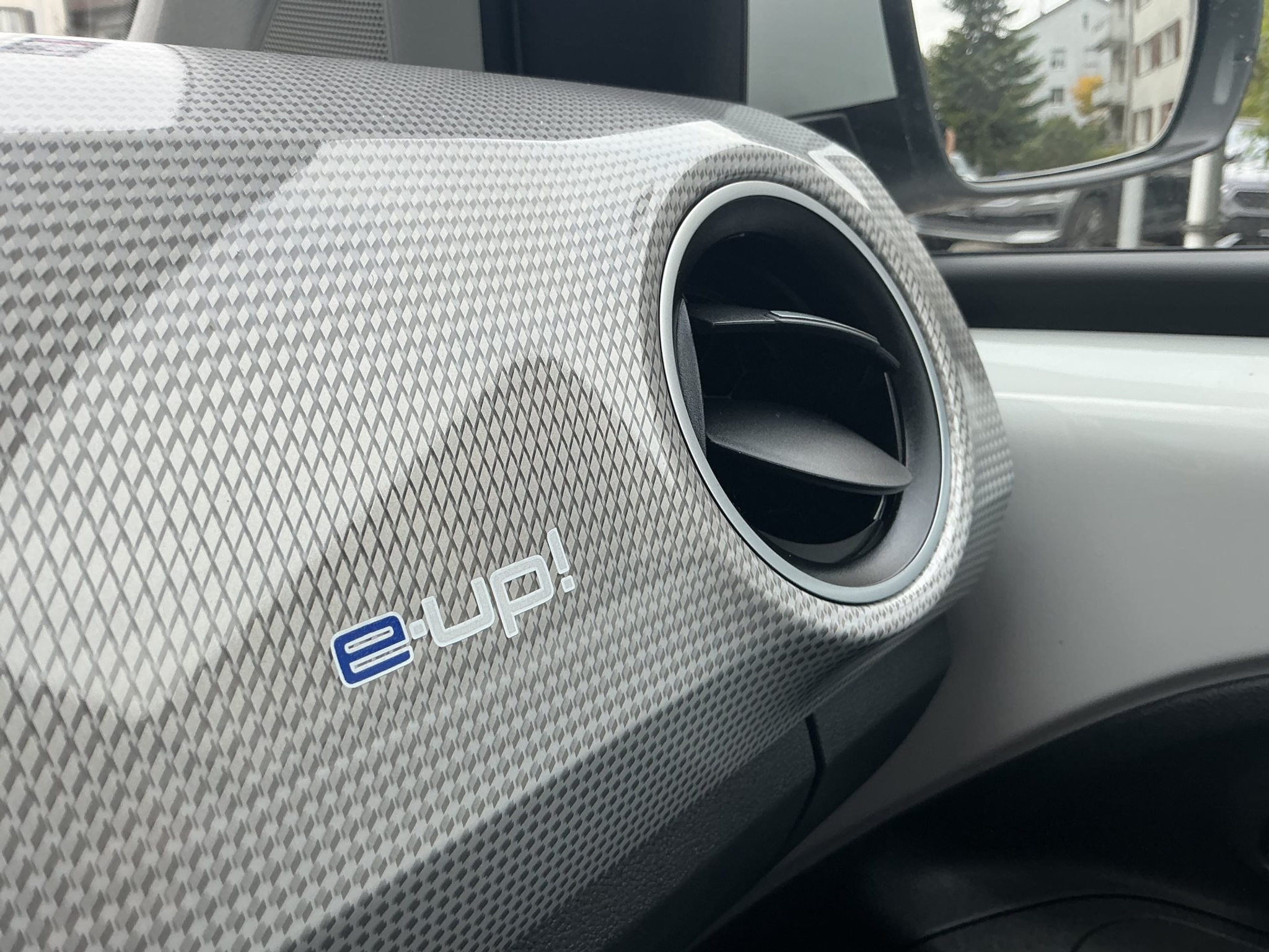 listing desktop thumbnail image 15