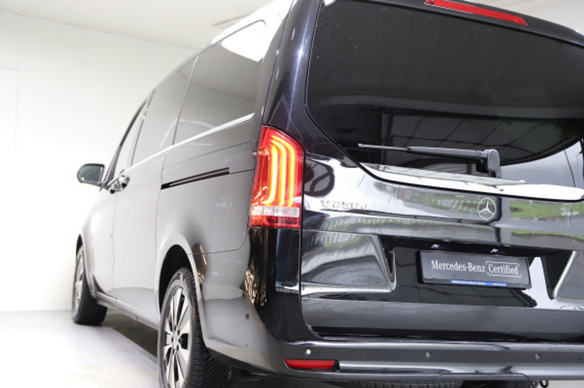 listing desktop thumbnail image 3