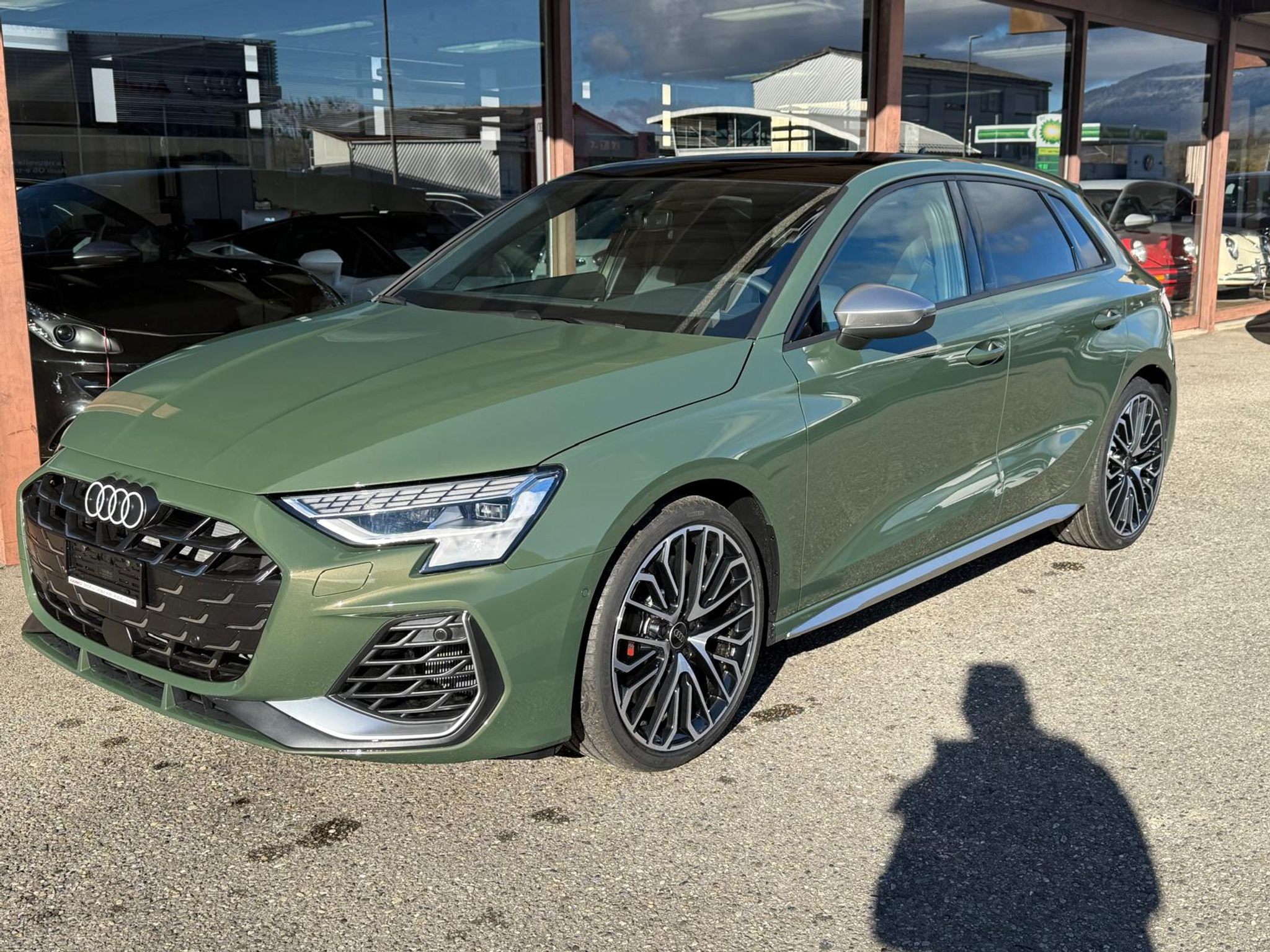 listing desktop thumbnail image 1