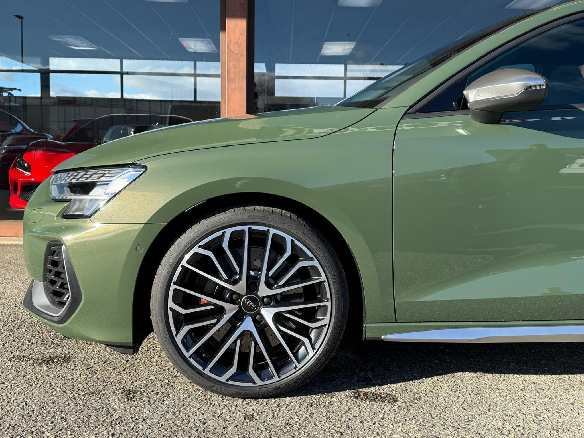 listing desktop thumbnail image 3