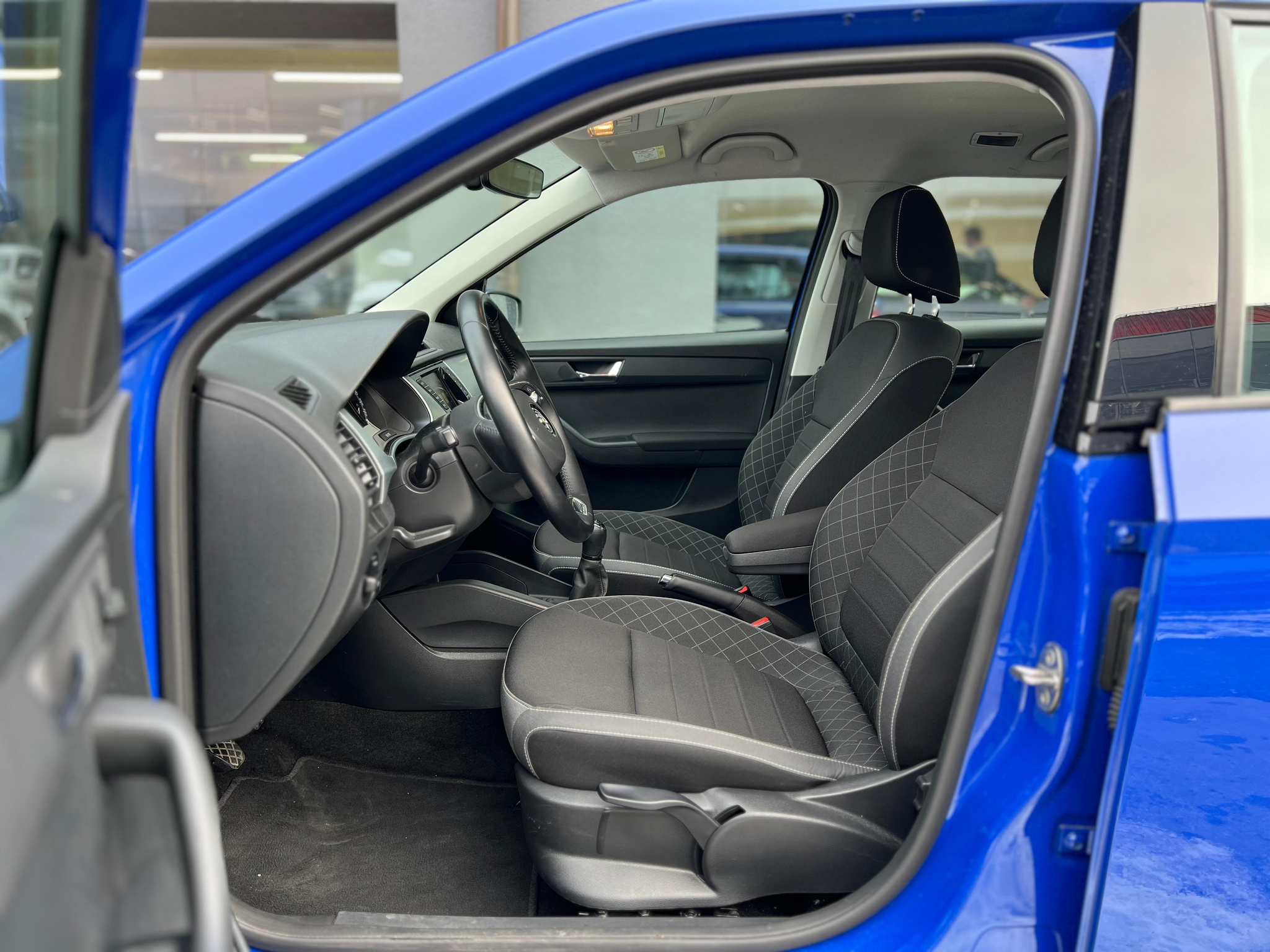 listing desktop thumbnail image 6