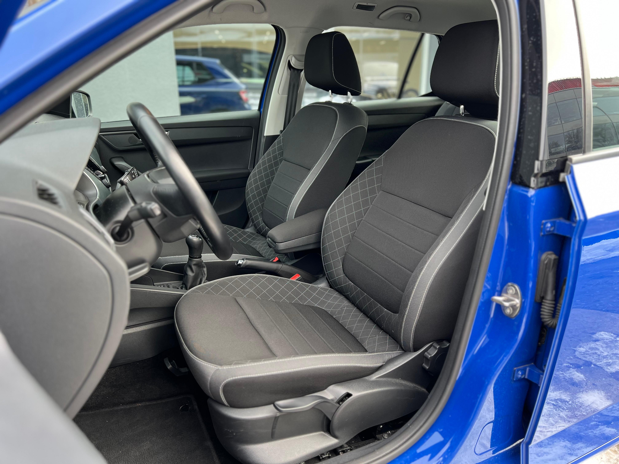 listing desktop thumbnail image 5