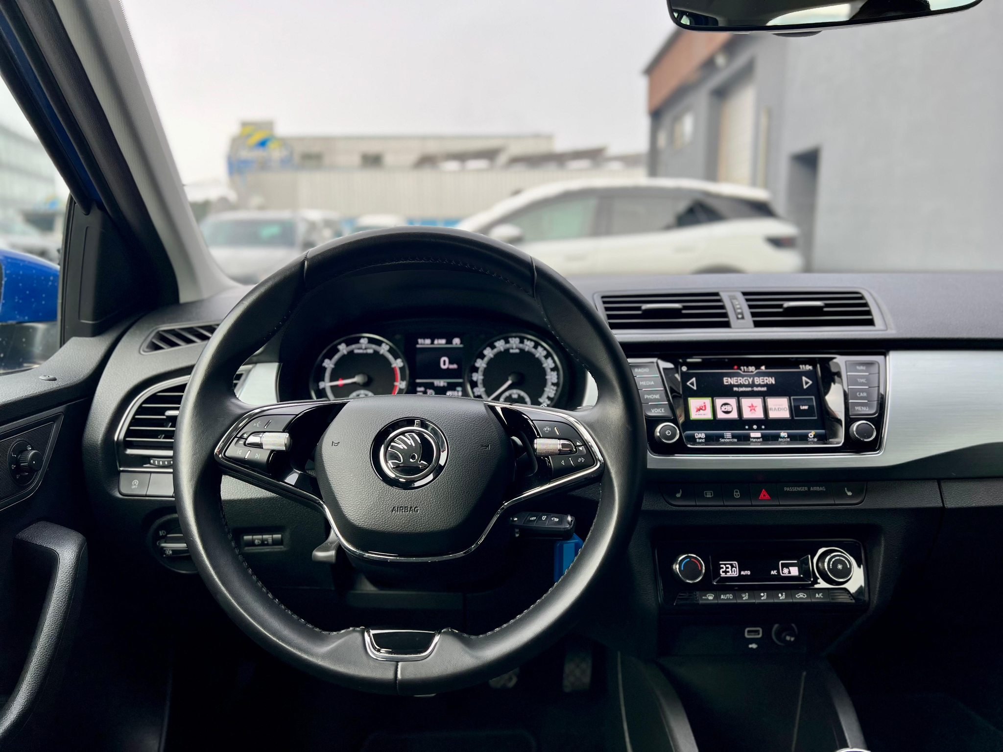 listing desktop thumbnail image 9