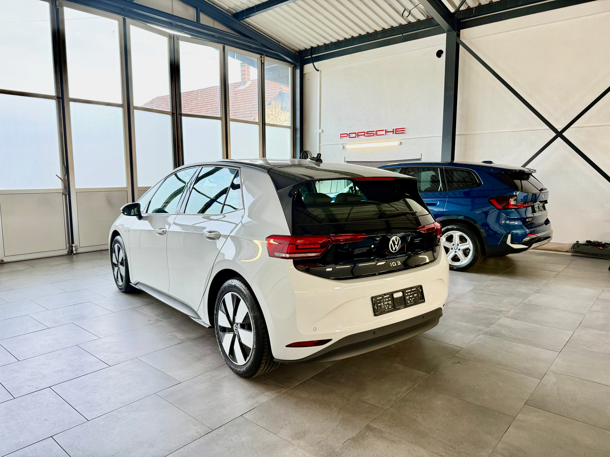 listing desktop thumbnail image 1