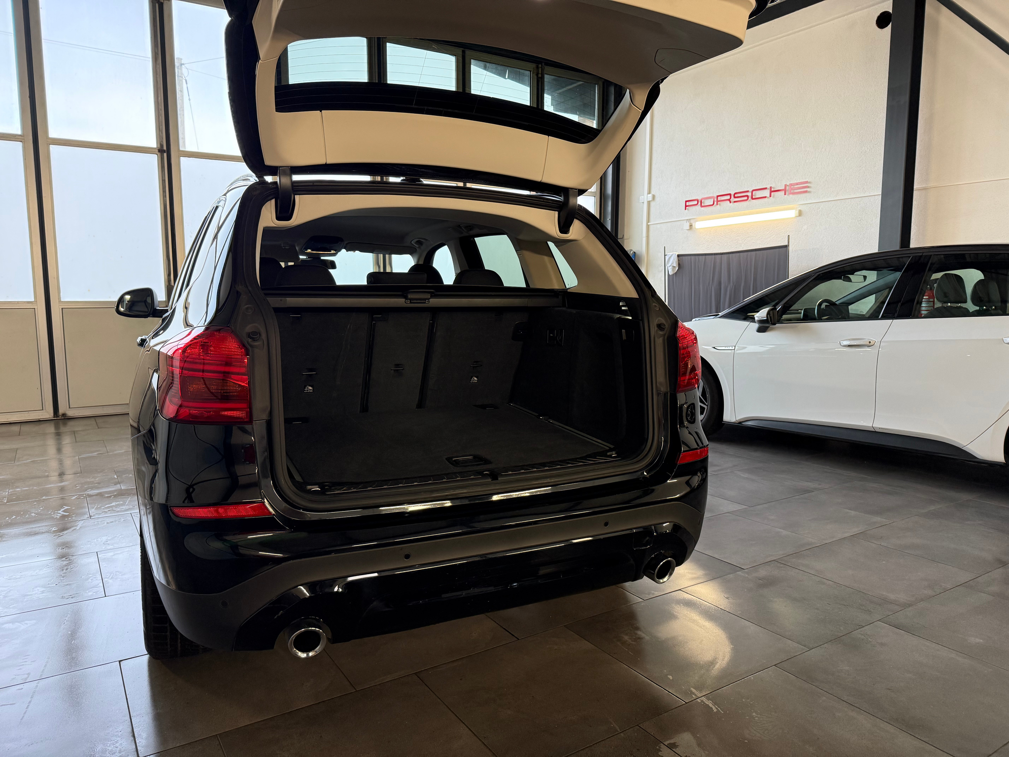 listing desktop thumbnail image 4