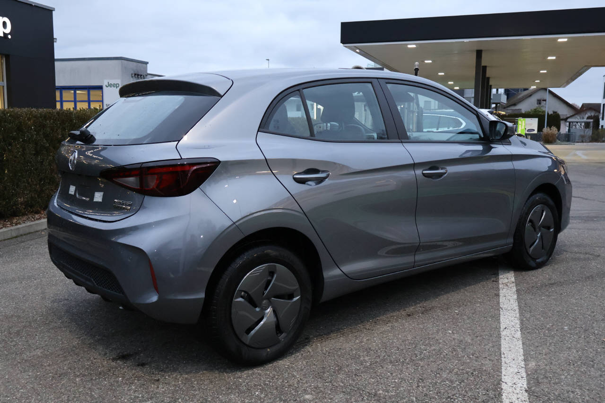 listing desktop thumbnail image 2