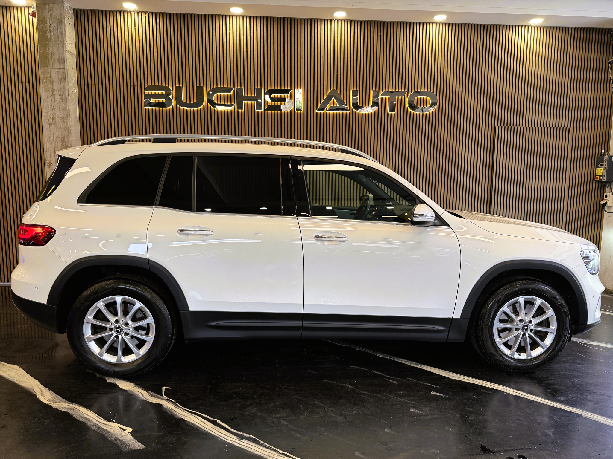 listing desktop thumbnail image 4