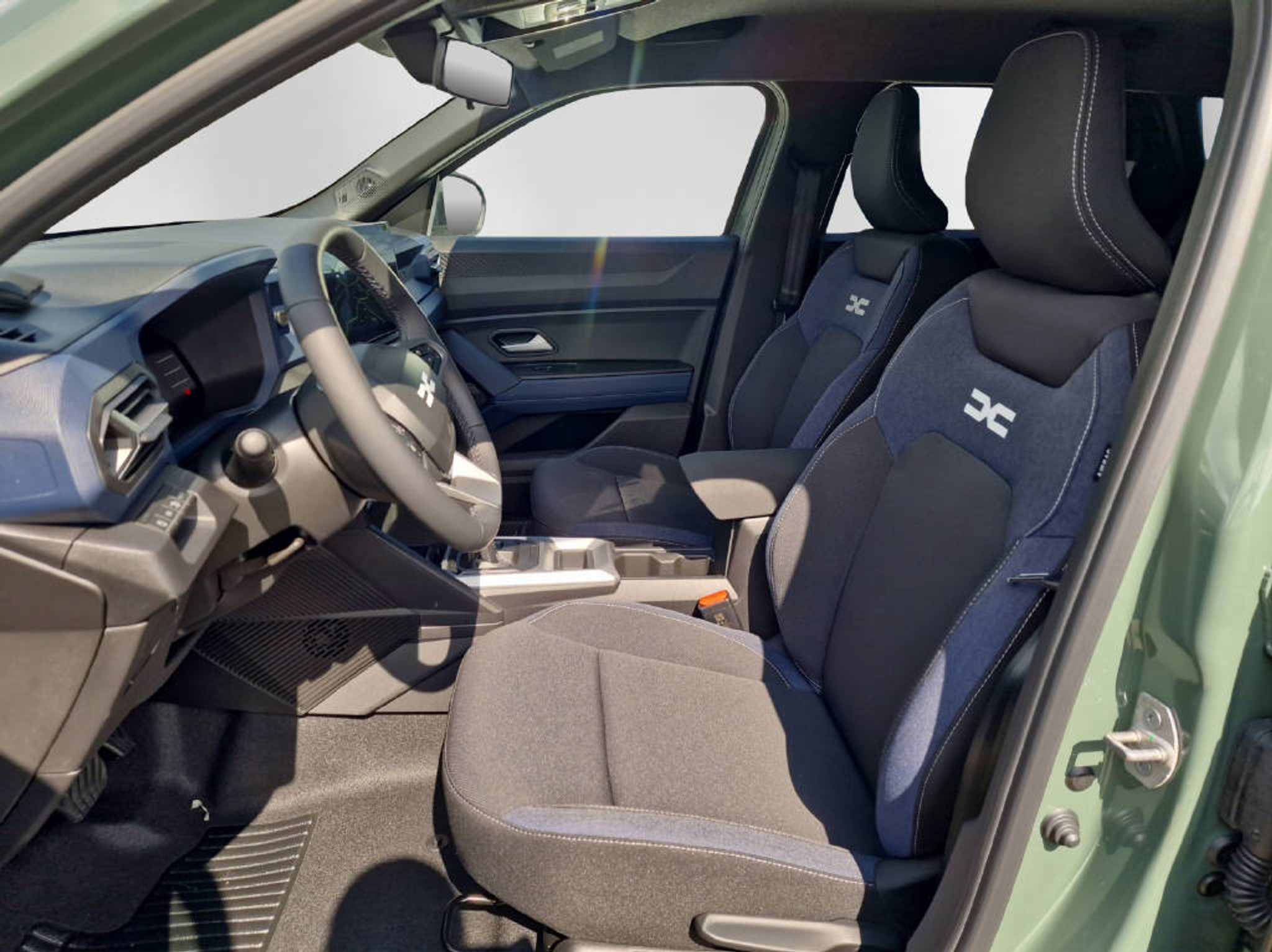 listing desktop thumbnail image 3