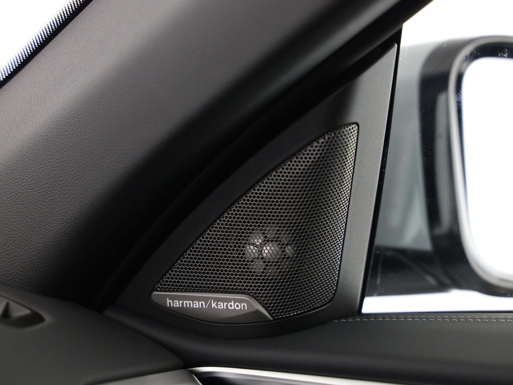 listing desktop thumbnail image 8