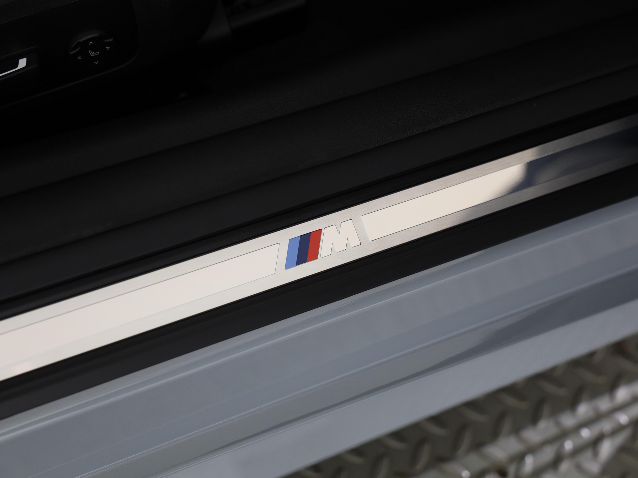 listing desktop thumbnail image 18